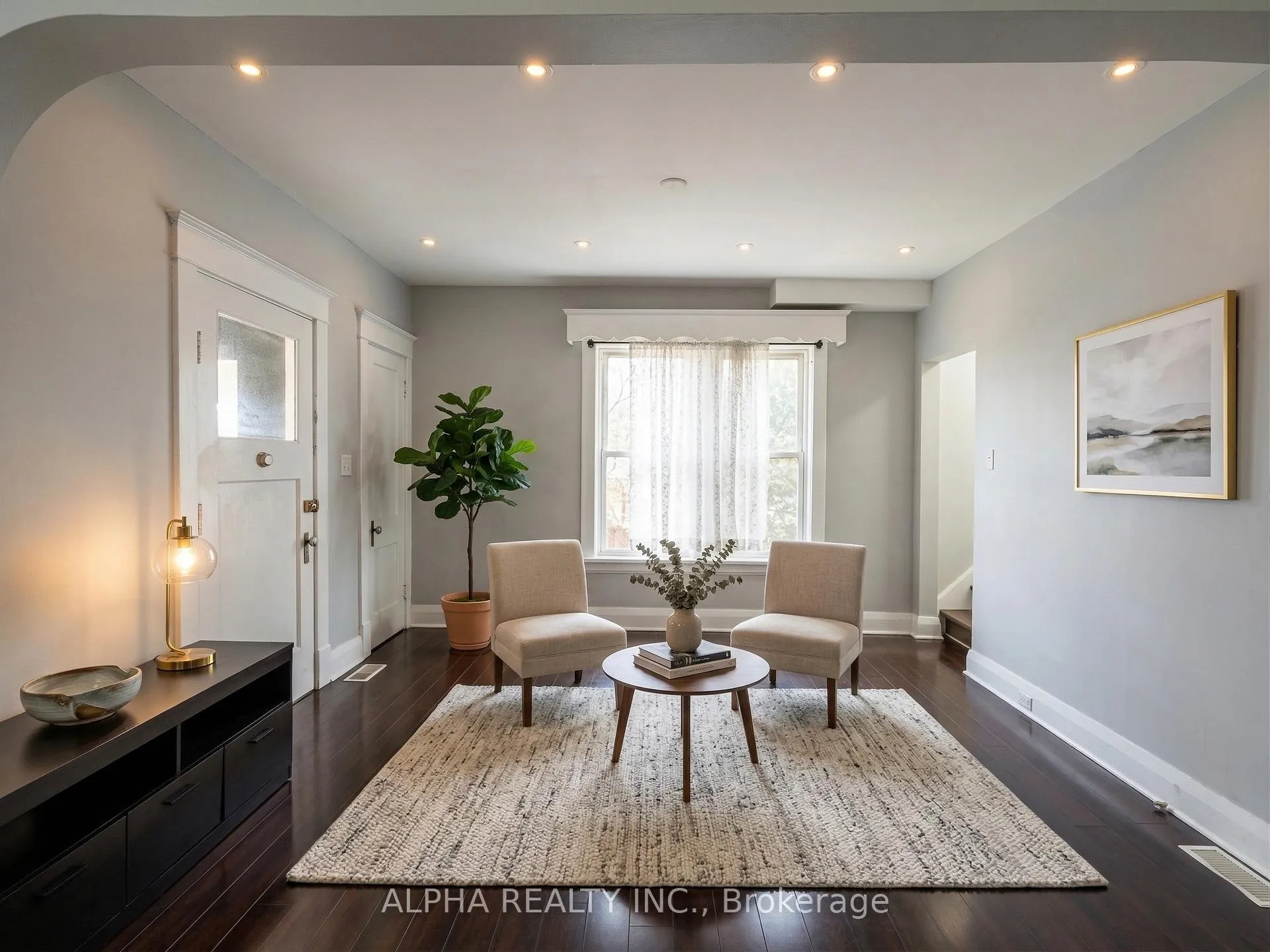 Photo 2 of Unit Upper, 92 Nelson Street W, Brampton, Downtown Brampton — HOMEH