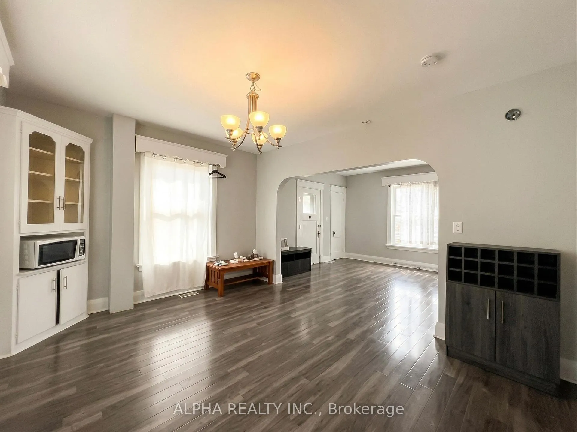 Photo 5 of Unit Upper, 92 Nelson Street W, Brampton, Downtown Brampton — HOMEH