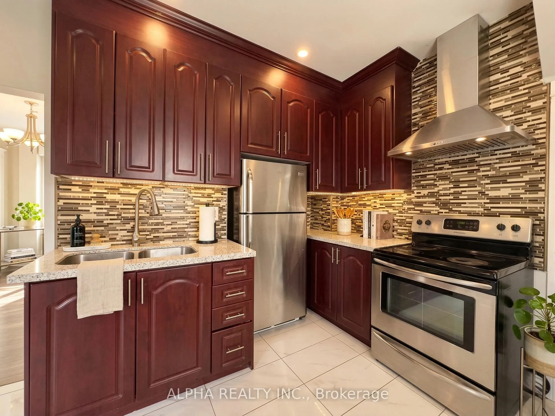 Photo 6 of Unit Upper, 92 Nelson Street W, Brampton, Downtown Brampton — HOMEH