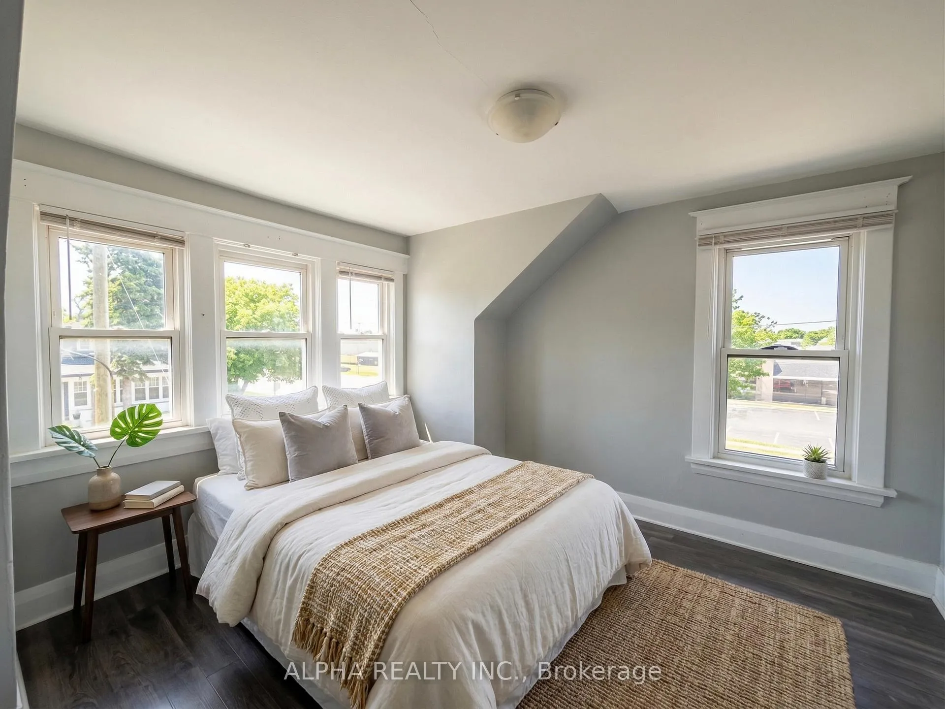 Photo 7 of Unit Upper, 92 Nelson Street W, Brampton, Downtown Brampton — HOMEH