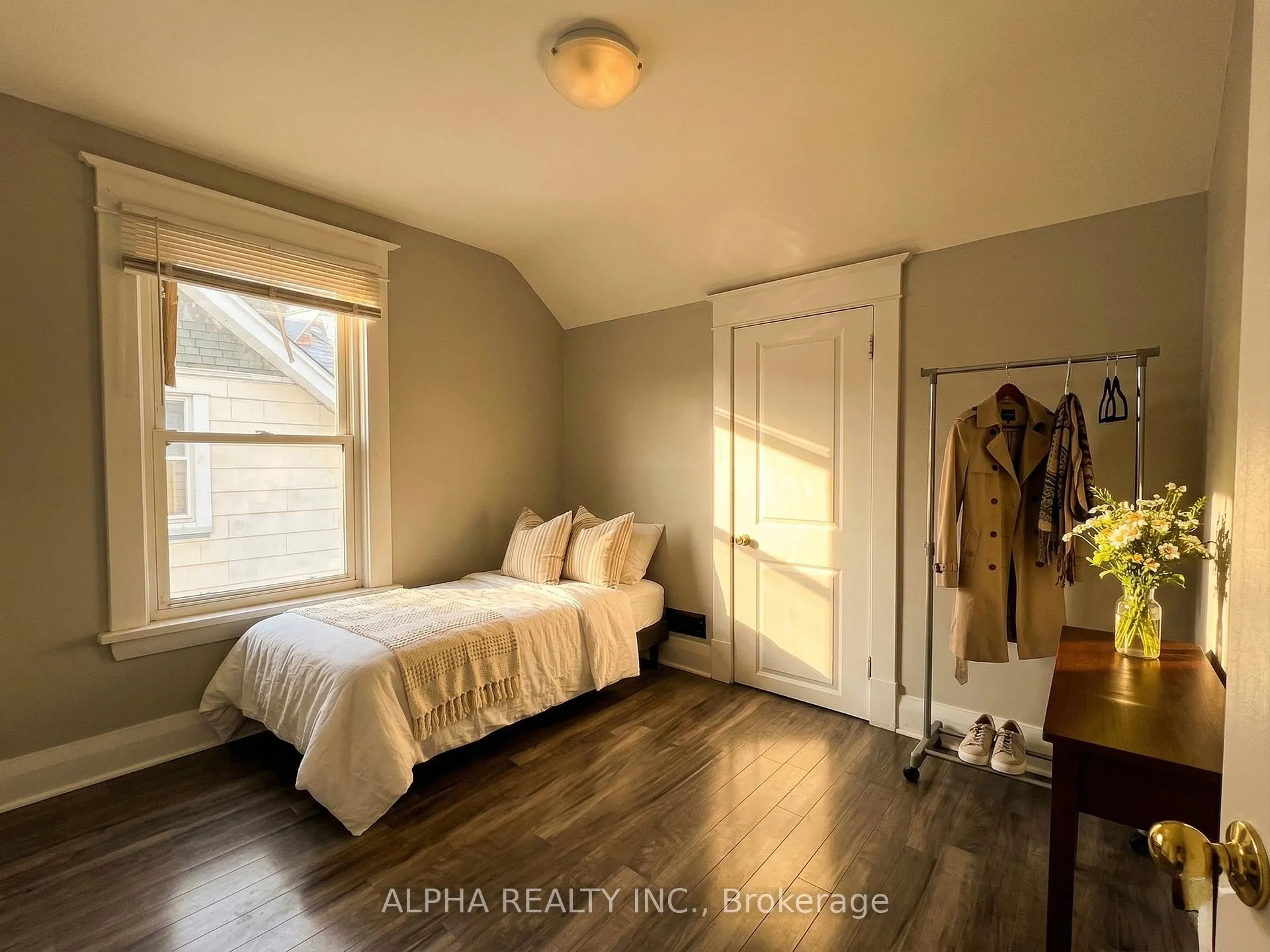 Photo 10 of Unit Upper, 92 Nelson Street W, Brampton, Downtown Brampton — HOMEH