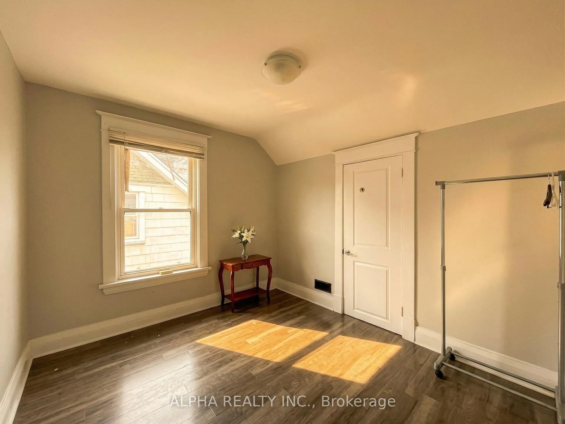 Photo 11 of Unit Upper, 92 Nelson Street W, Brampton, Downtown Brampton — HOMEH