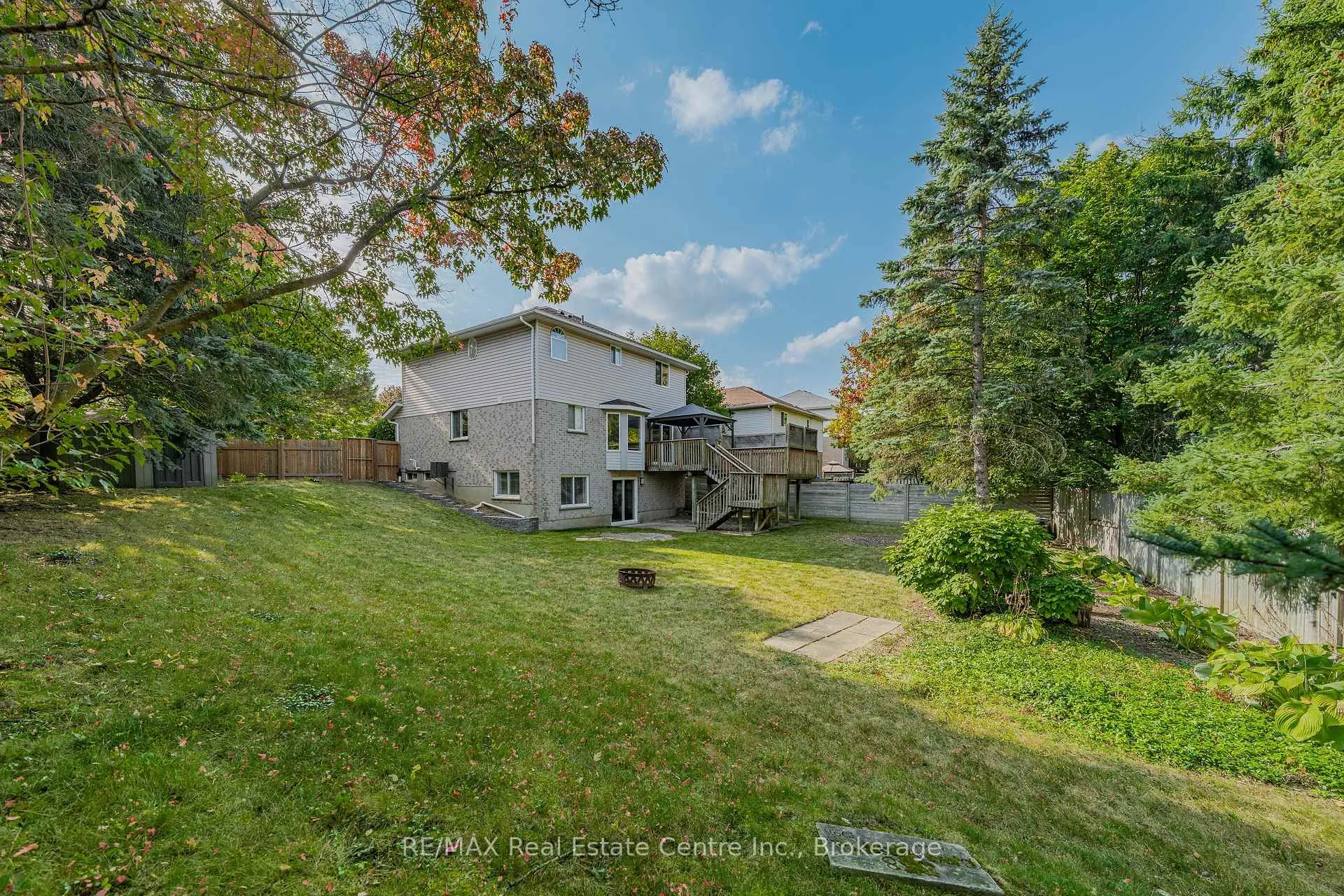 Photo 4 of 368 Cavendish Drive, Waterloo — HOMEH