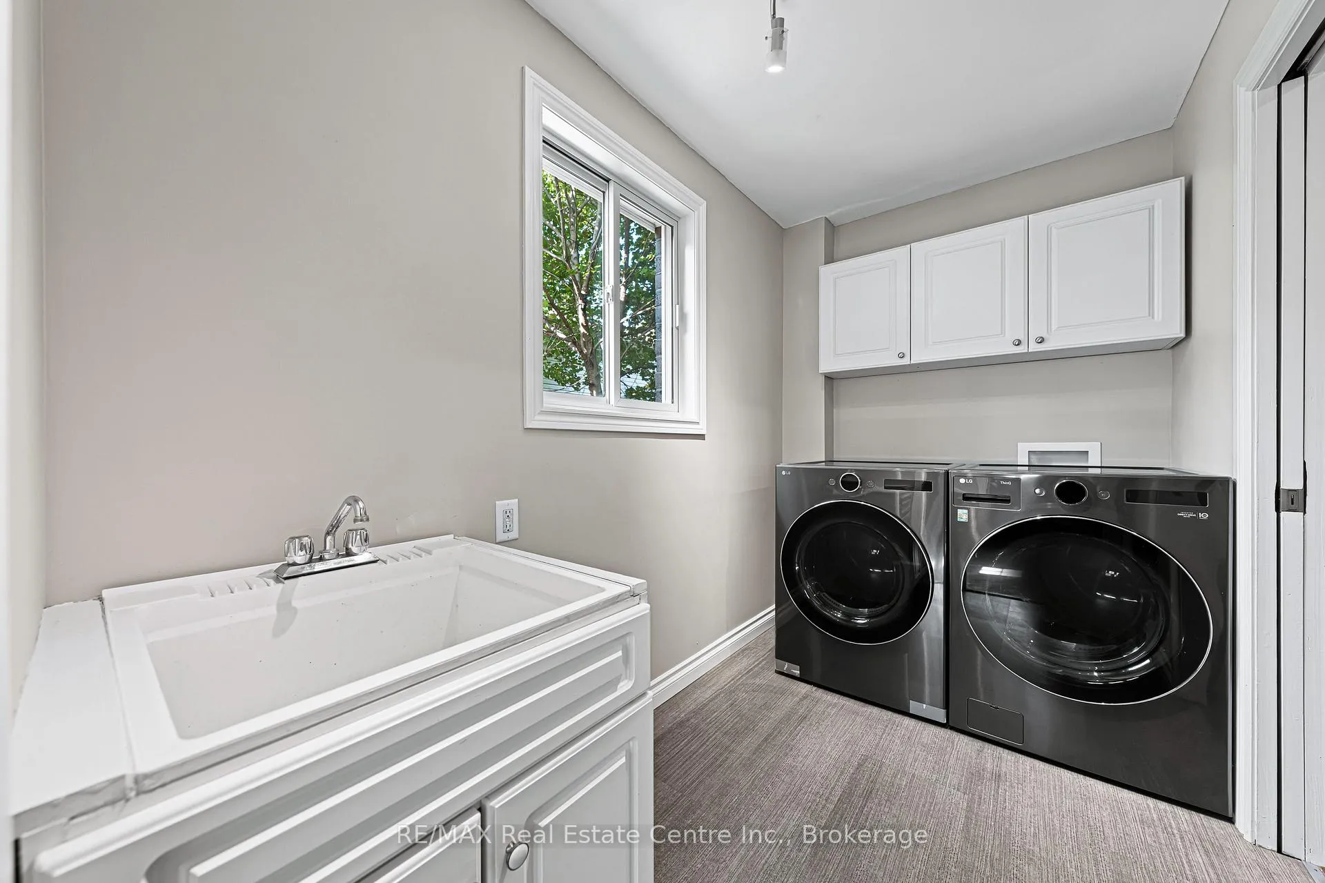Photo 17 of 368 Cavendish Drive, Waterloo — HOMEH