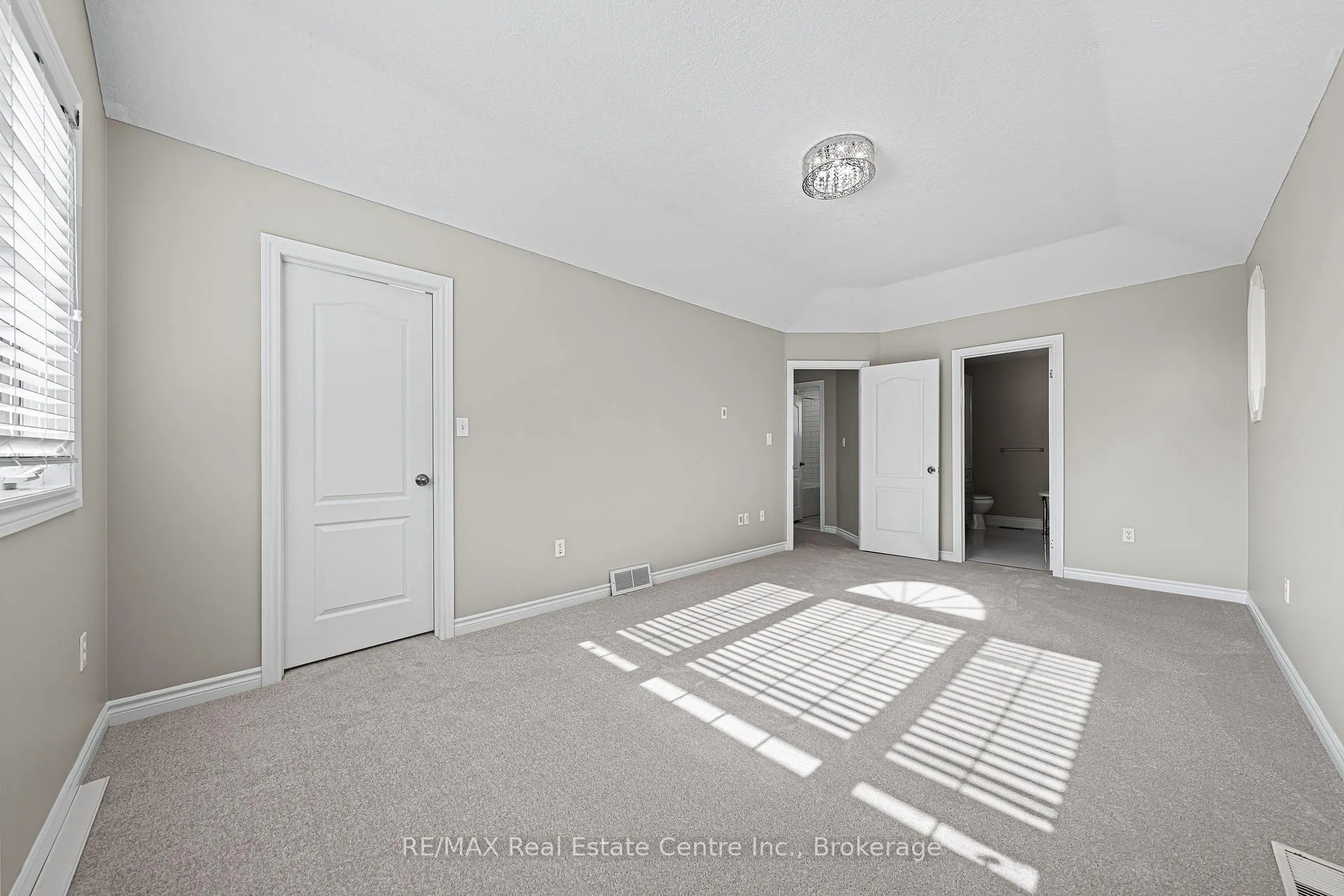 Photo 23 of 368 Cavendish Drive, Waterloo — HOMEH