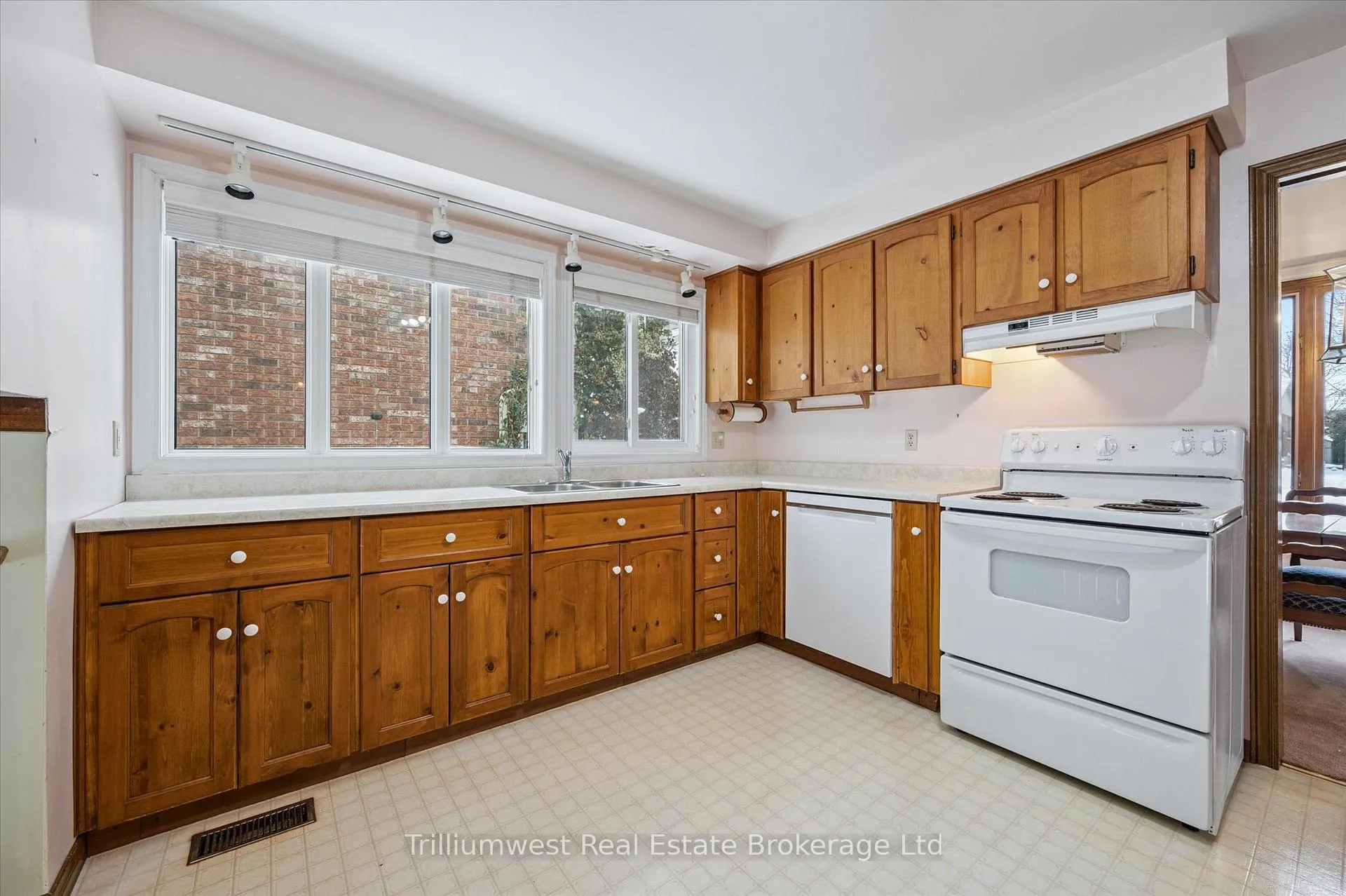 Photo 13 of 53 Wimbledon Road, Guelph, Willow West/Sugarbush/West Acres — HOMEH