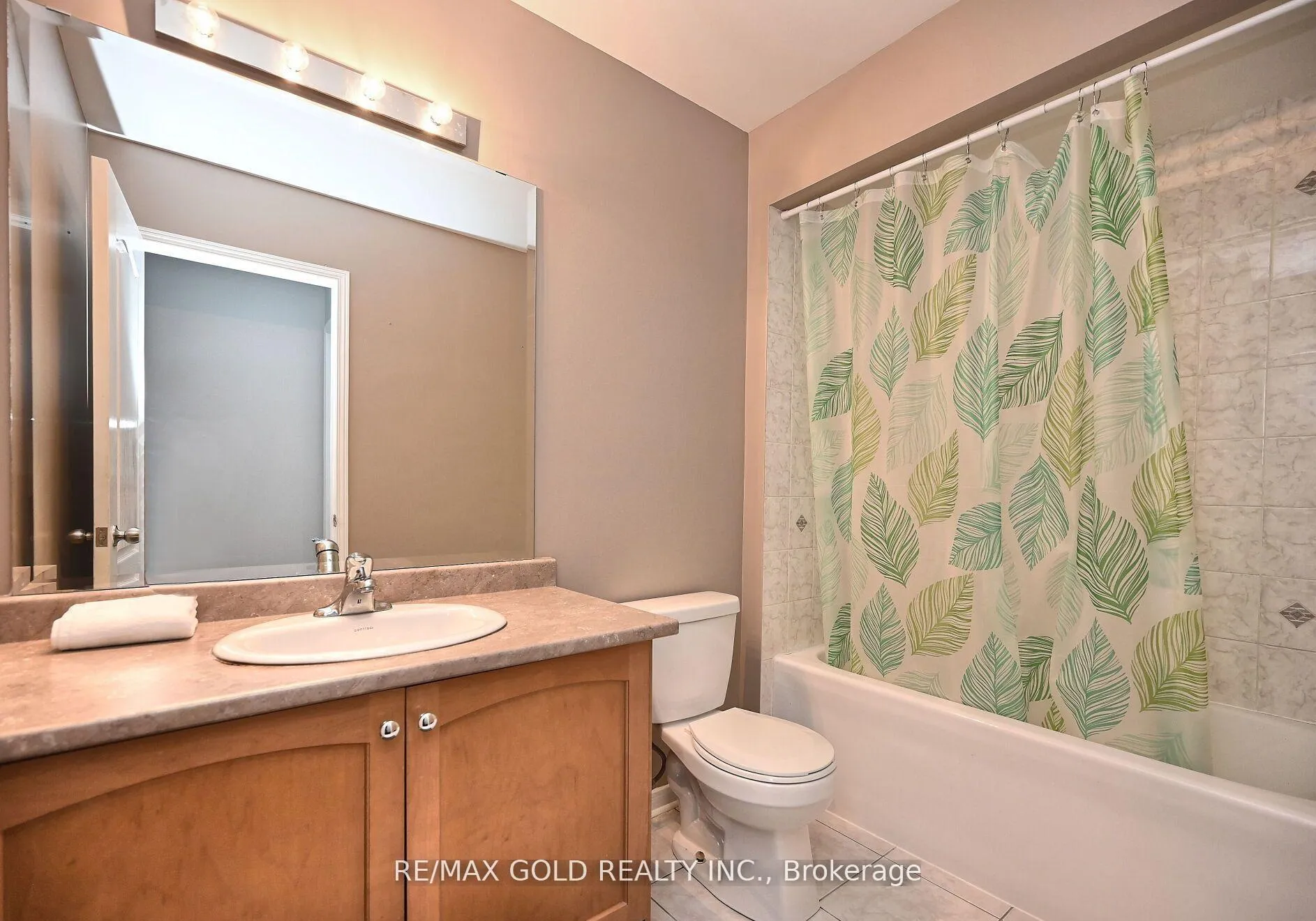 Photo 32 of 96 Ledger Point Crescent, Brampton, Sandringham-Wellington North — HOMEH