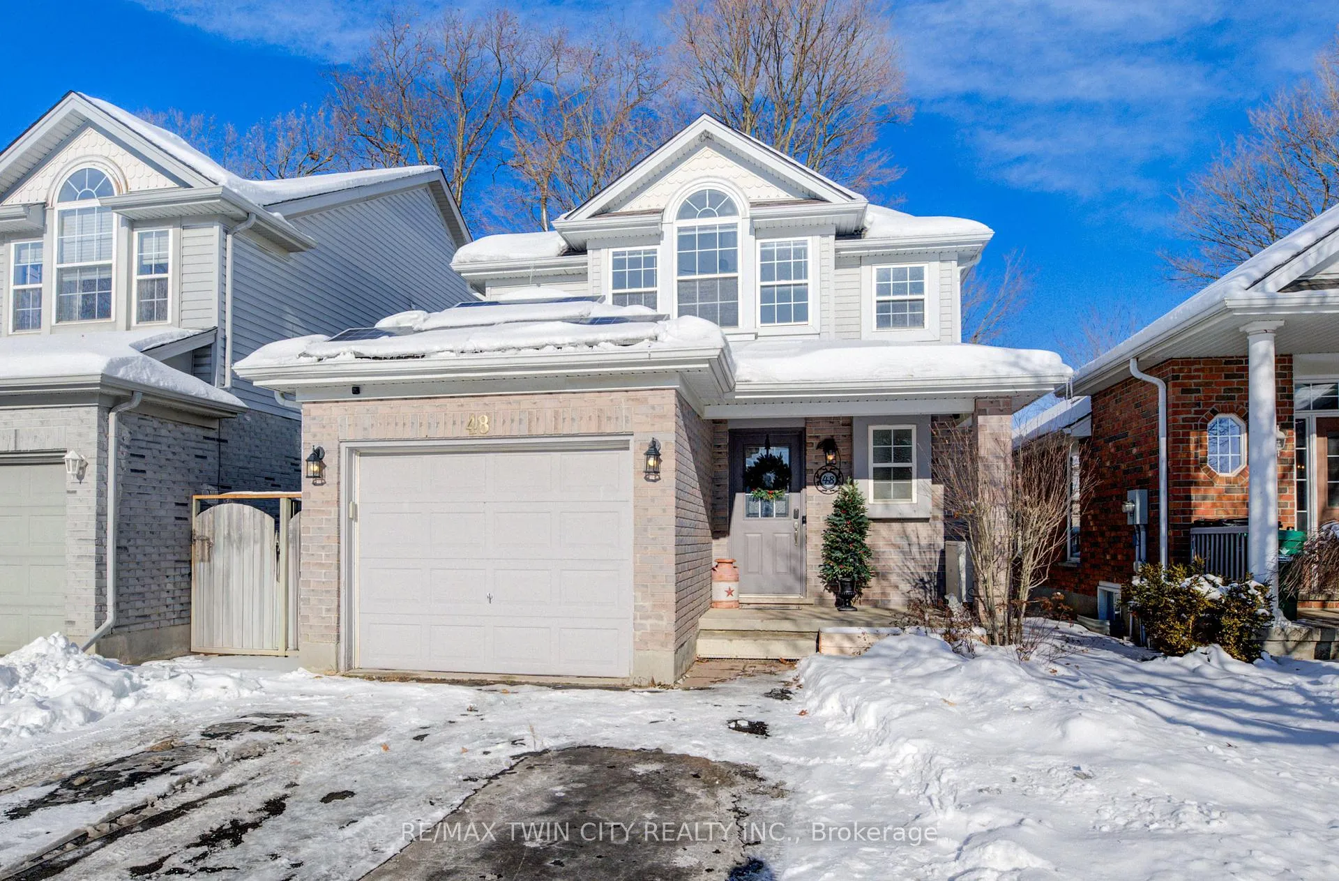 Photo 2 of 48 Karalee Crescent, Cambridge — HOMEH