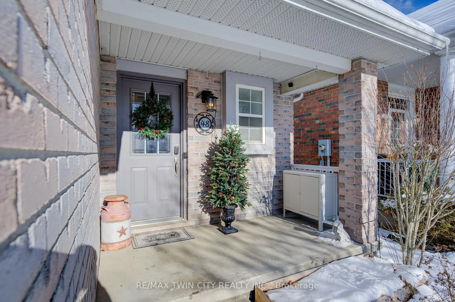 Photo 3 of 48 Karalee Crescent, Cambridge — HOMEH