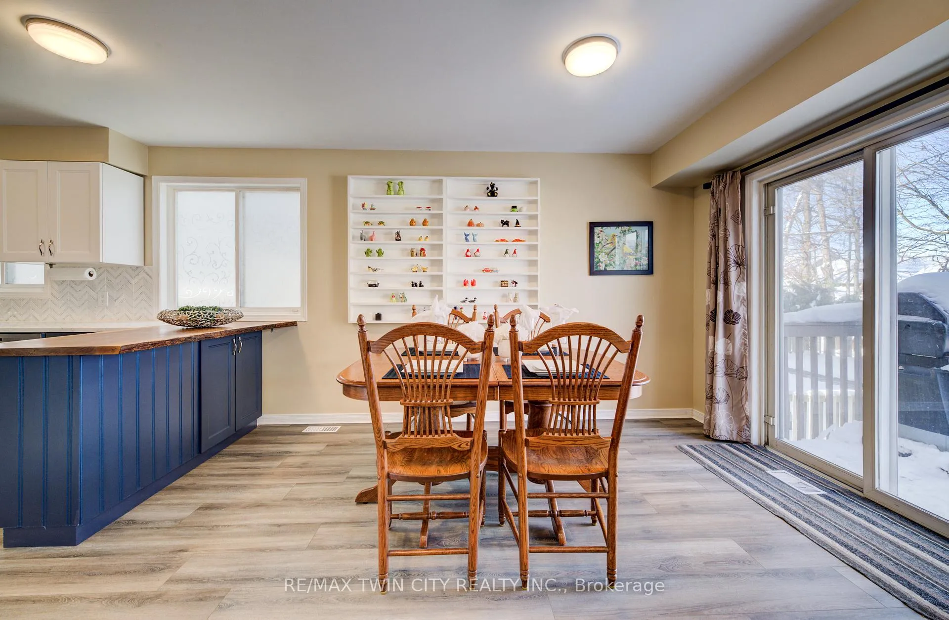 Photo 10 of 48 Karalee Crescent, Cambridge — HOMEH