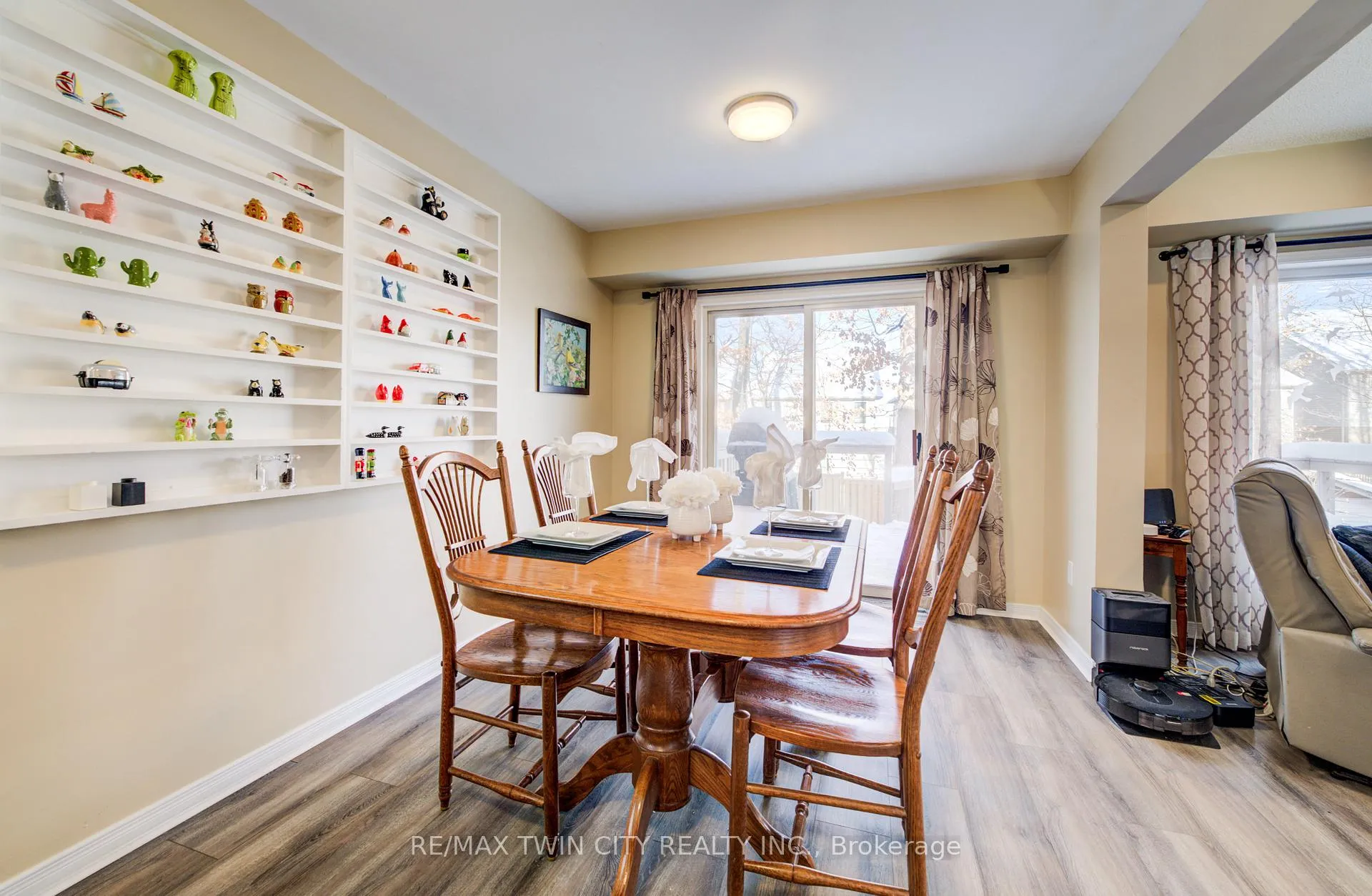 Photo 11 of 48 Karalee Crescent, Cambridge — HOMEH