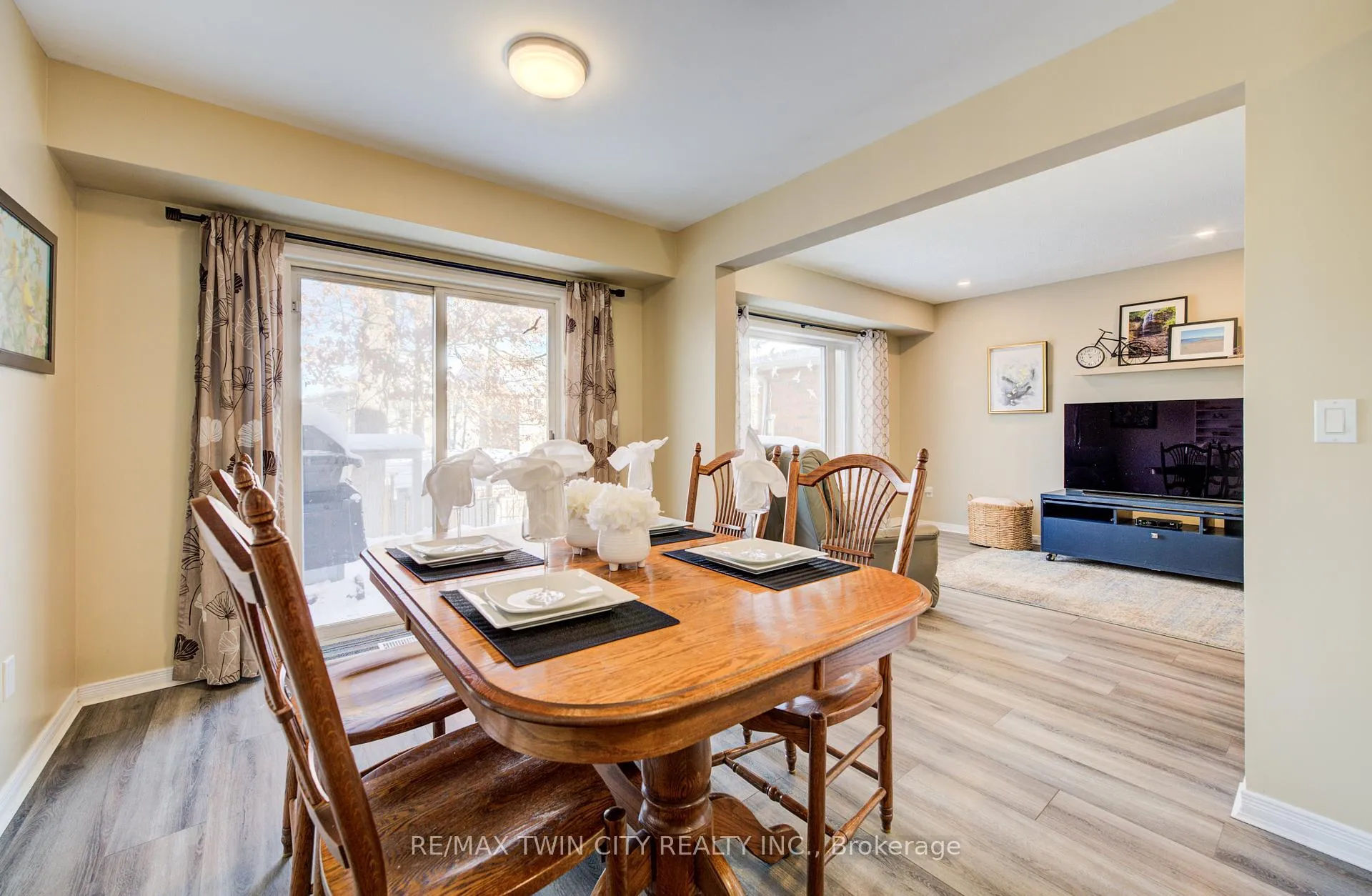Photo 12 of 48 Karalee Crescent, Cambridge — HOMEH
