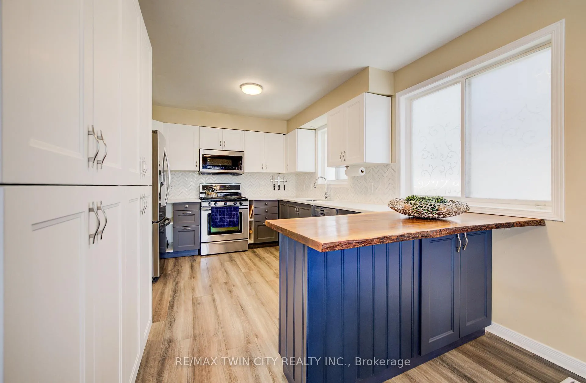 Photo 13 of 48 Karalee Crescent, Cambridge — HOMEH
