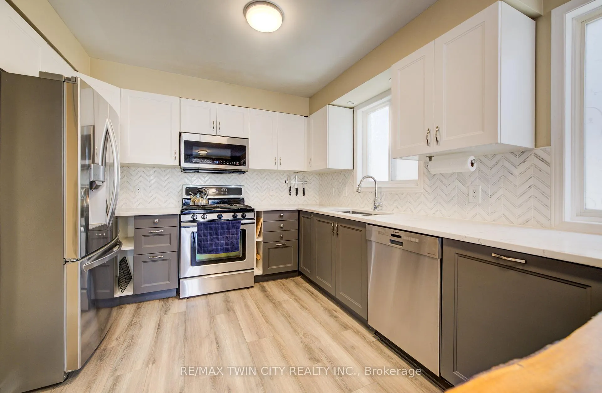 Photo 14 of 48 Karalee Crescent, Cambridge — HOMEH