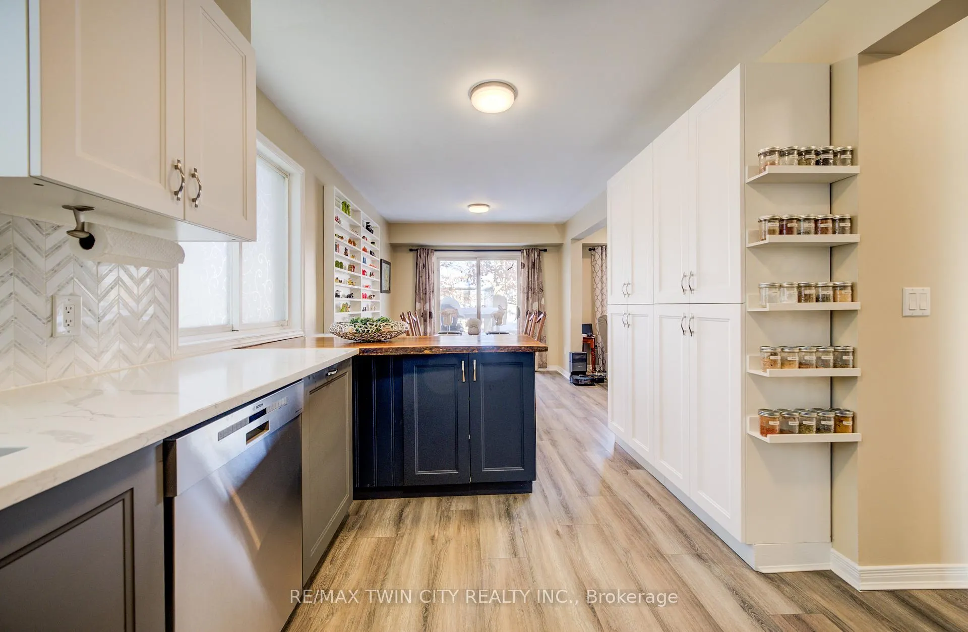 Photo 17 of 48 Karalee Crescent, Cambridge — HOMEH