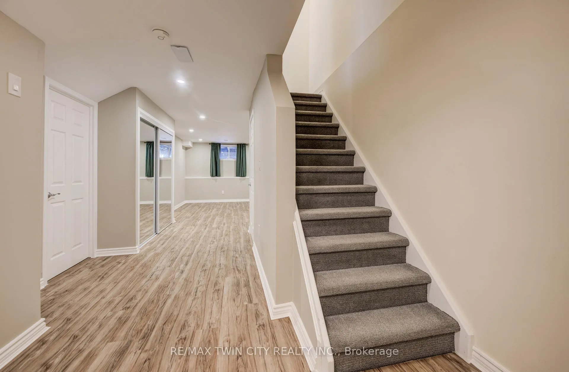 Photo 31 of 48 Karalee Crescent, Cambridge — HOMEH