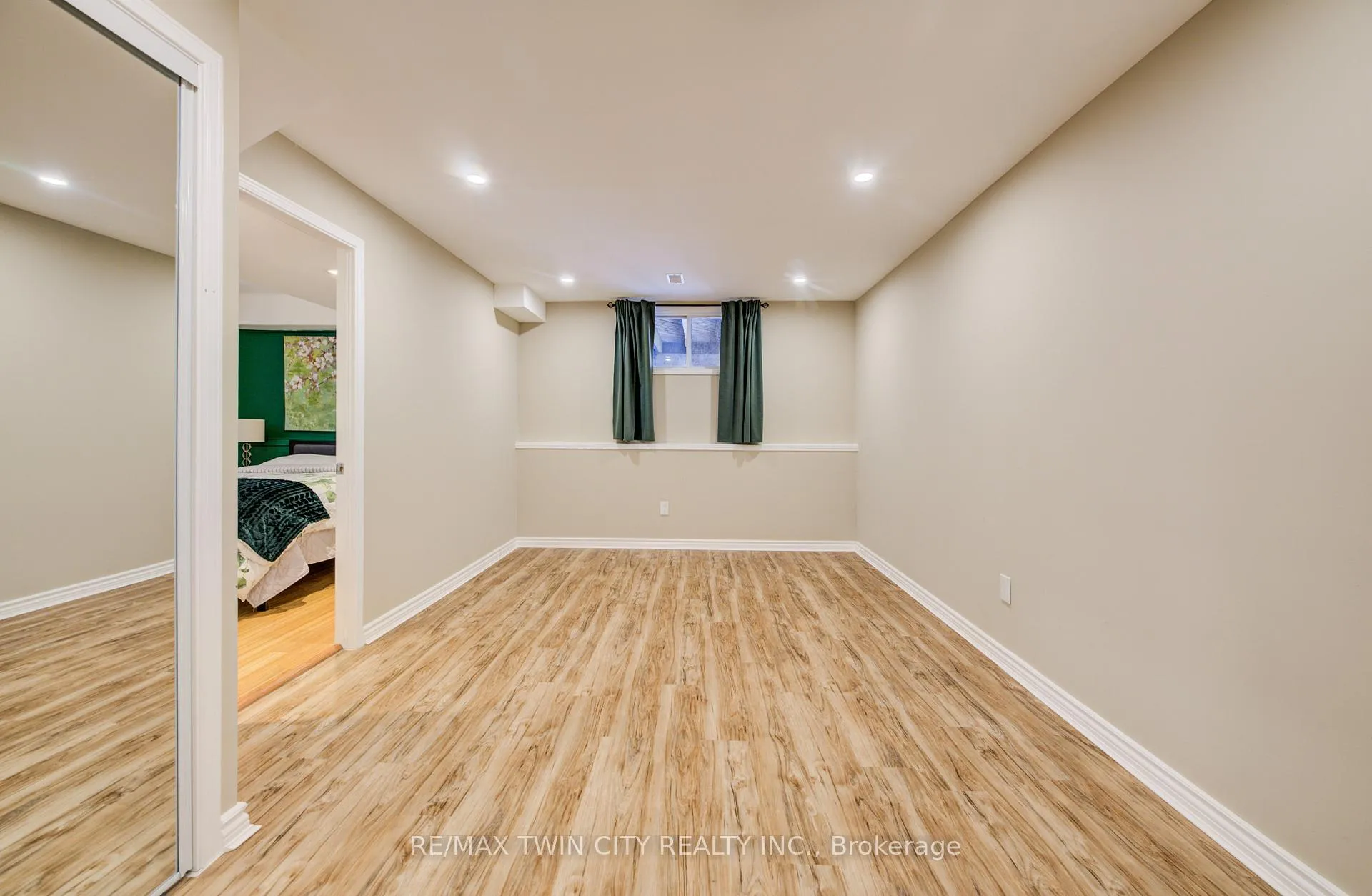 Photo 32 of 48 Karalee Crescent, Cambridge — HOMEH