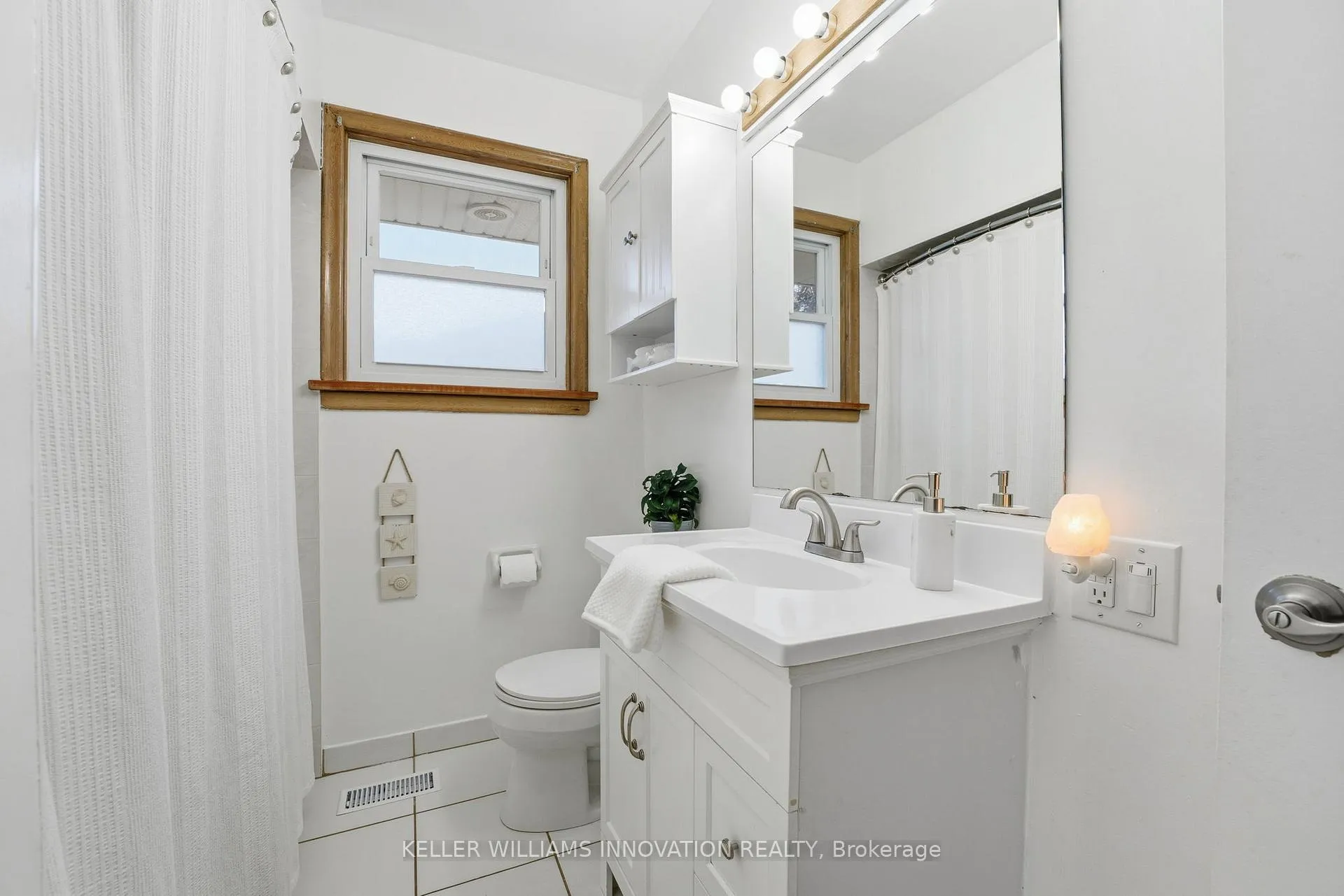 Photo 10 of 11 Kensington Avenue, Kitchener — HOMEH