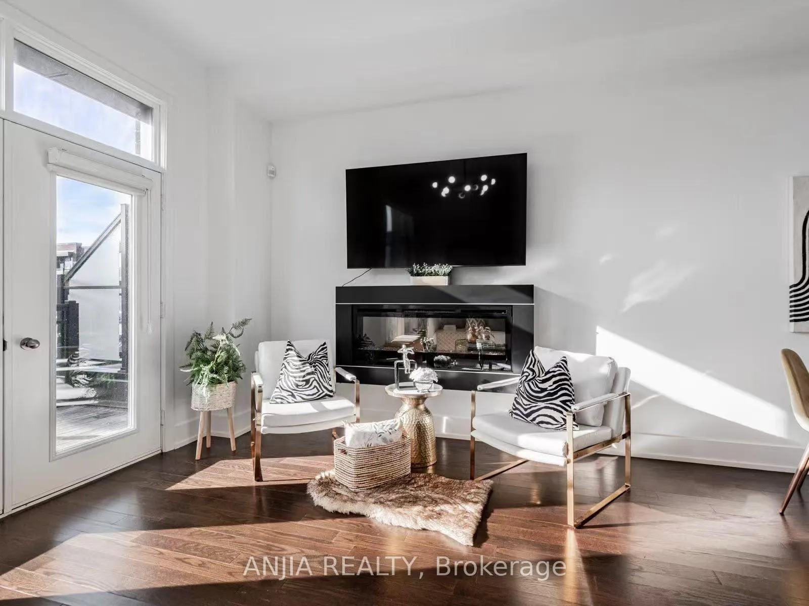 Photo 1 of 9140 Bathurst Street, Vaughan, Patterson — HOMEH