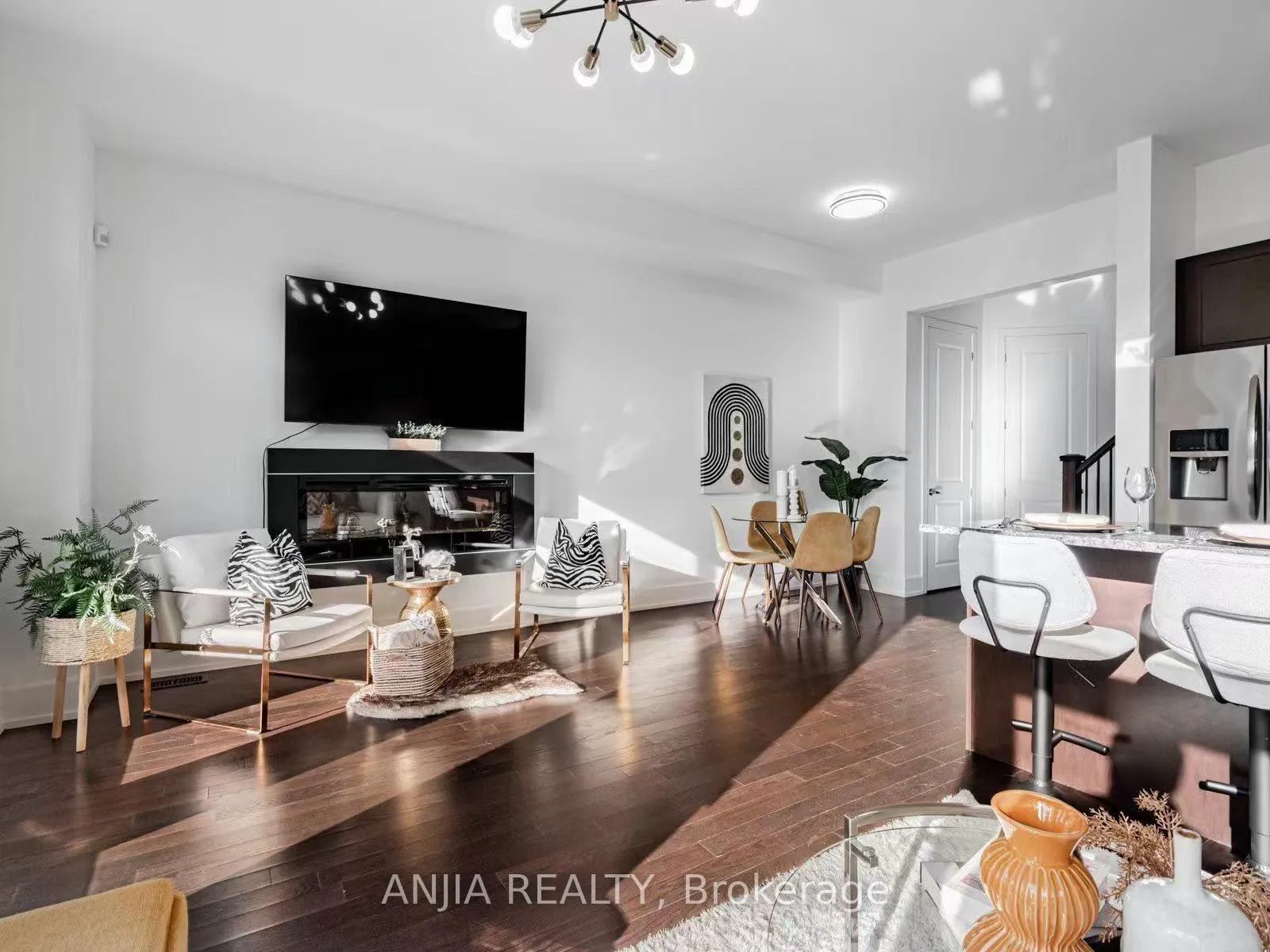 Photo 8 of 9140 Bathurst Street, Vaughan, Patterson — HOMEH