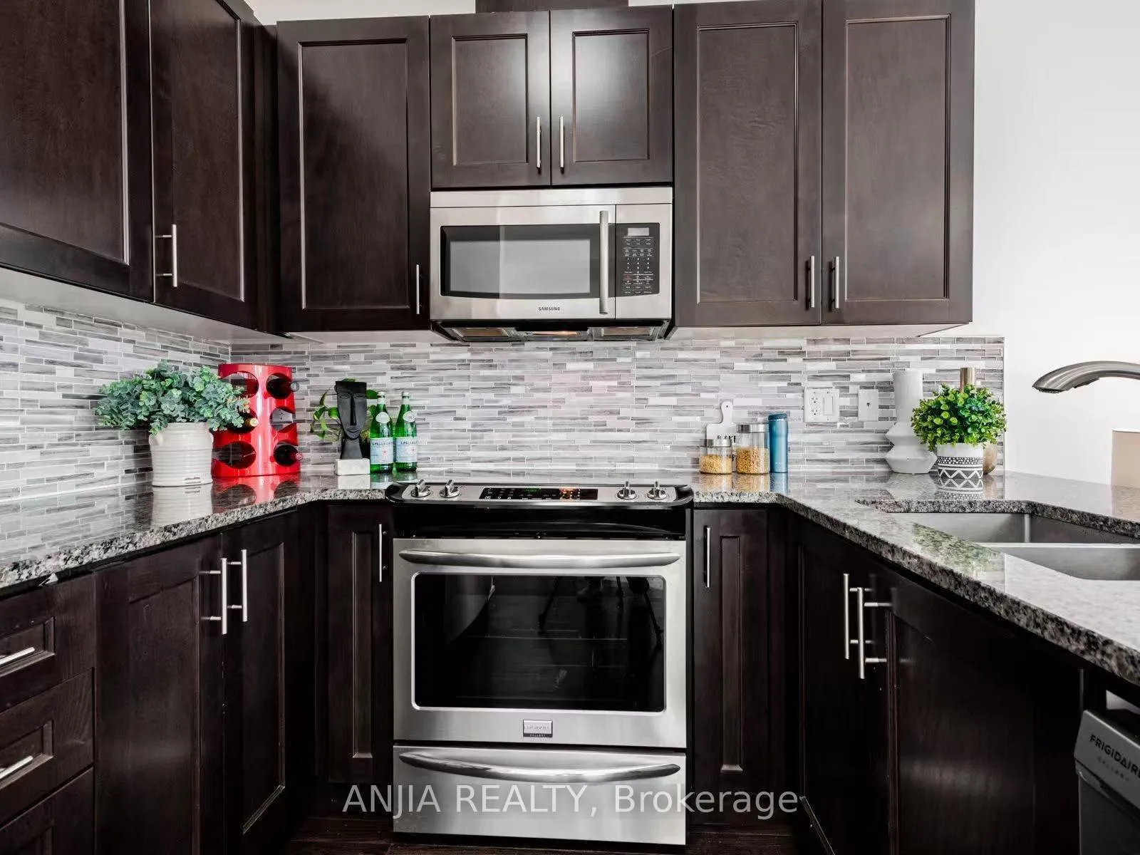 Photo 12 of 9140 Bathurst Street, Vaughan, Patterson — HOMEH