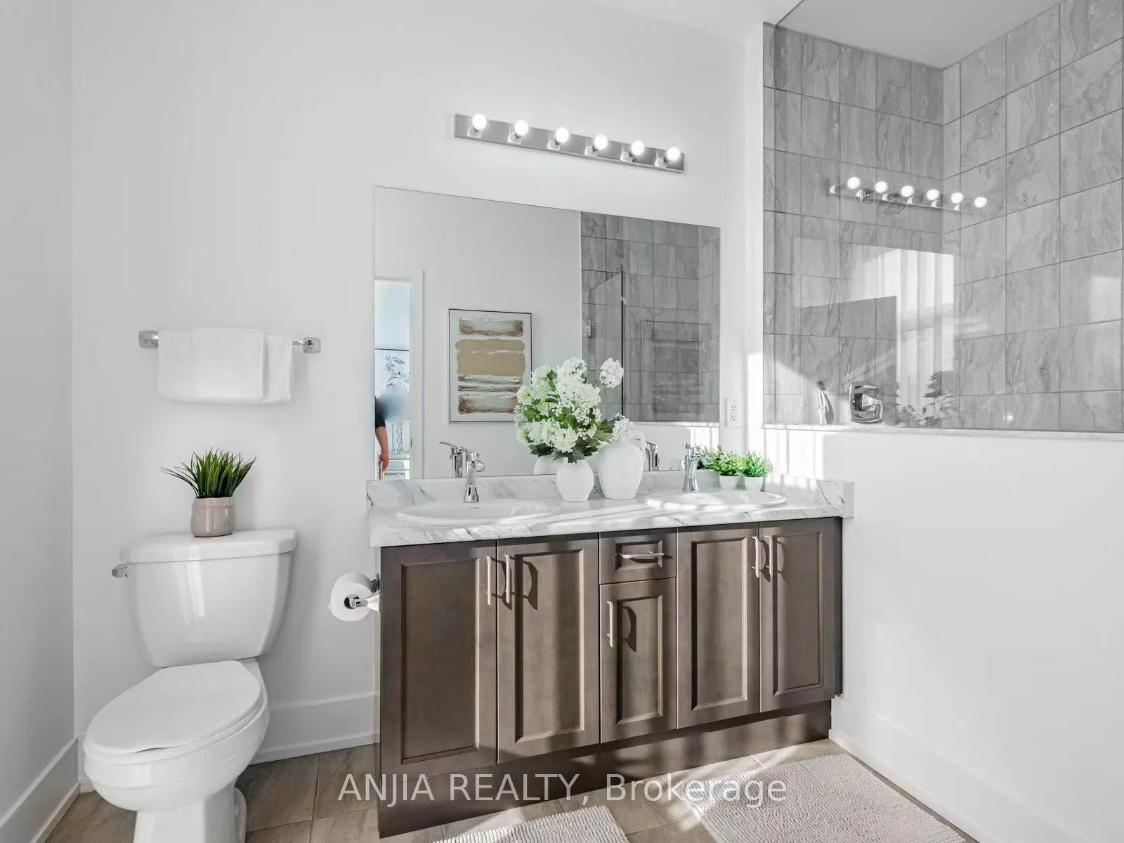 Photo 25 of 9140 Bathurst Street, Vaughan, Patterson — HOMEH