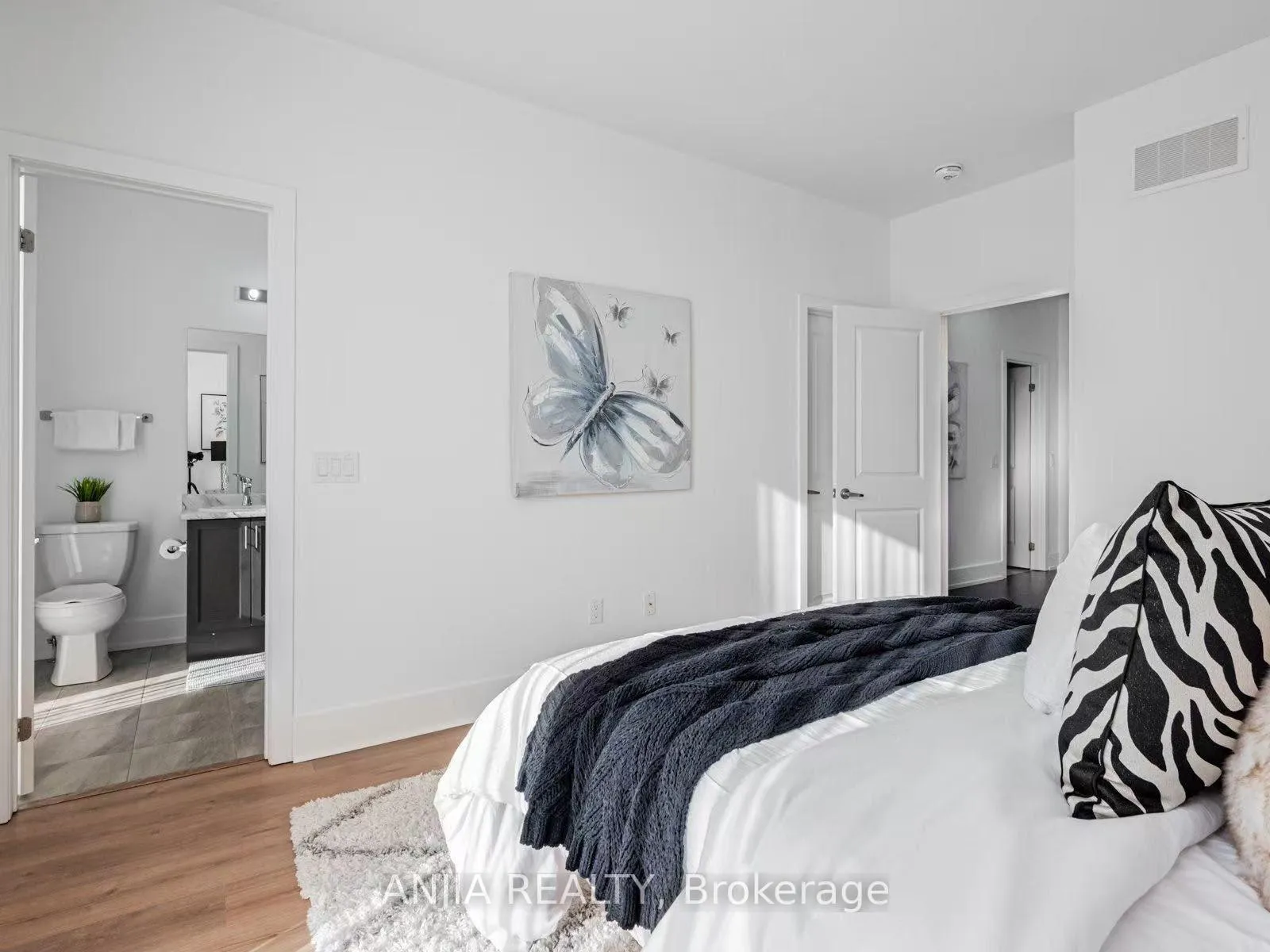 Photo 27 of 9140 Bathurst Street, Vaughan, Patterson — HOMEH