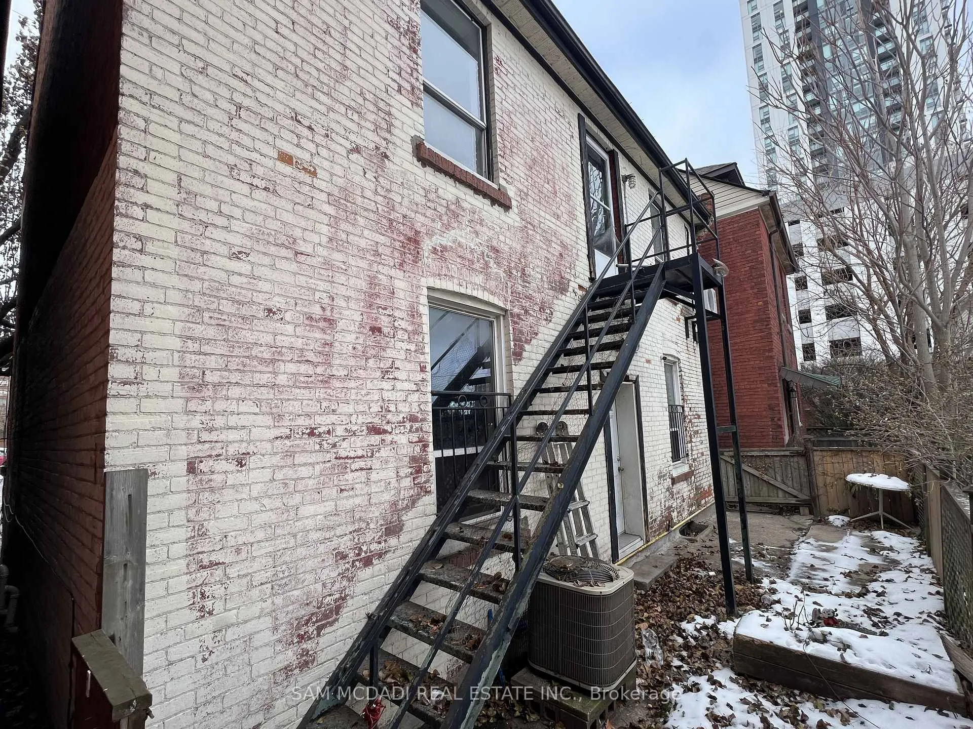 Photo 5 of 65 Walnut Street S, Hamilton, Corktown — HOMEH