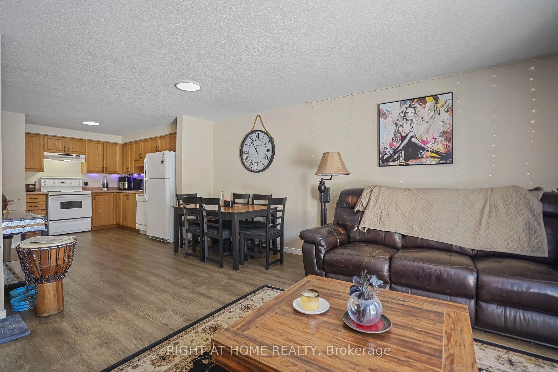 Photo 5 of 153 Donnenwerth Drive, Kitchener — HOMEH