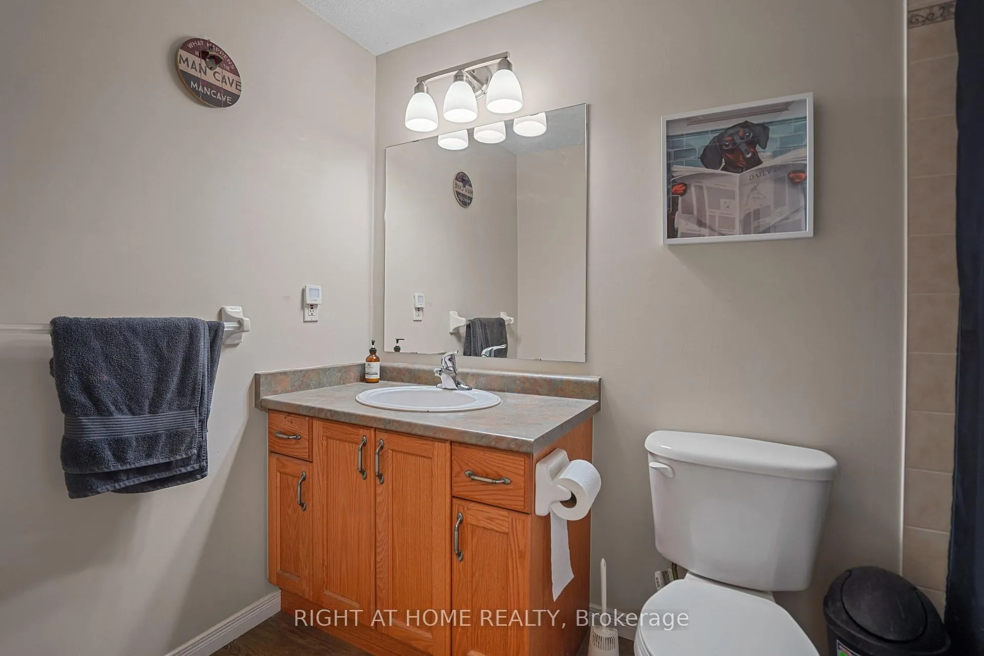 Photo 11 of 153 Donnenwerth Drive, Kitchener — HOMEH