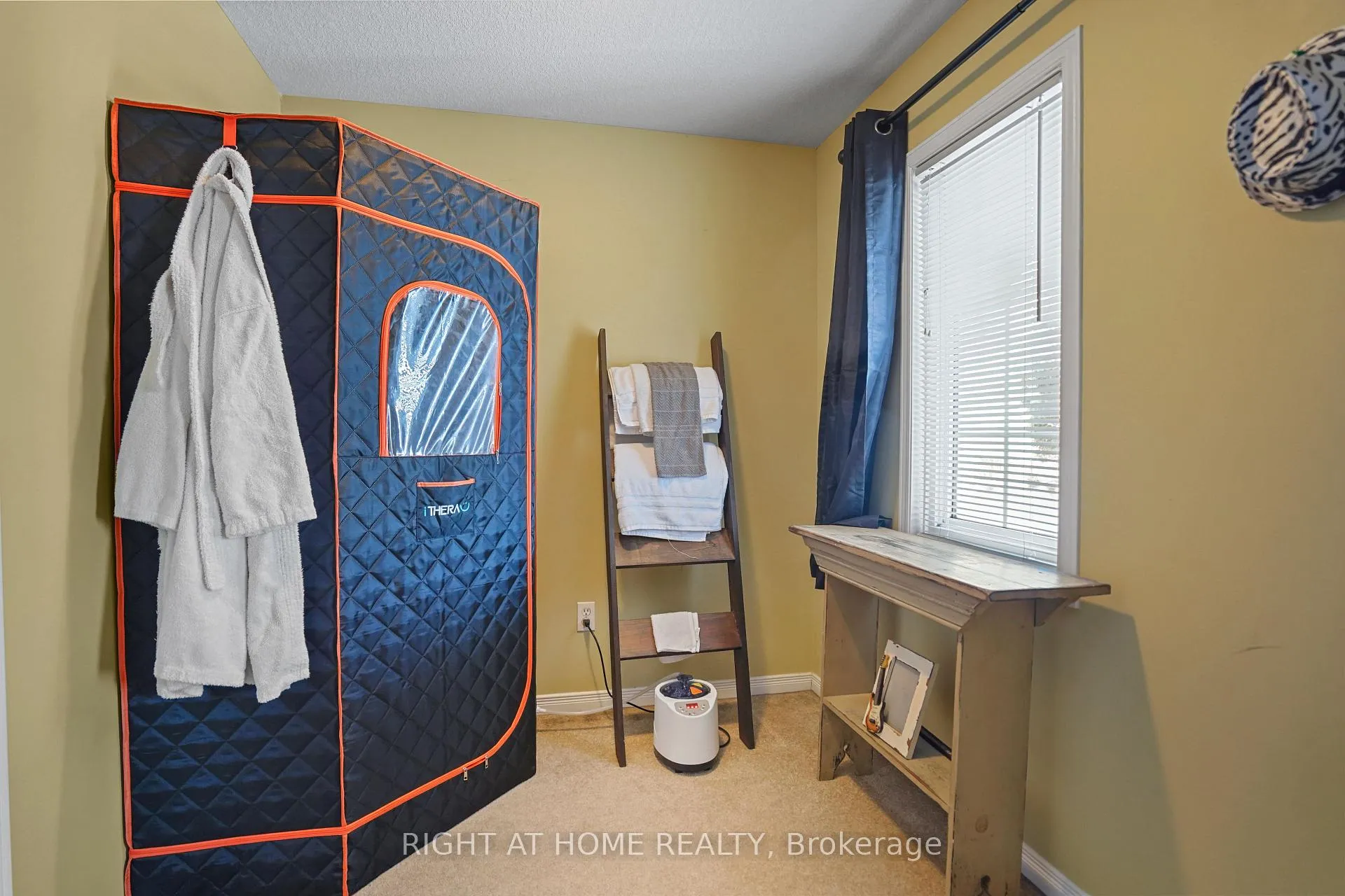 Photo 15 of 153 Donnenwerth Drive, Kitchener — HOMEH