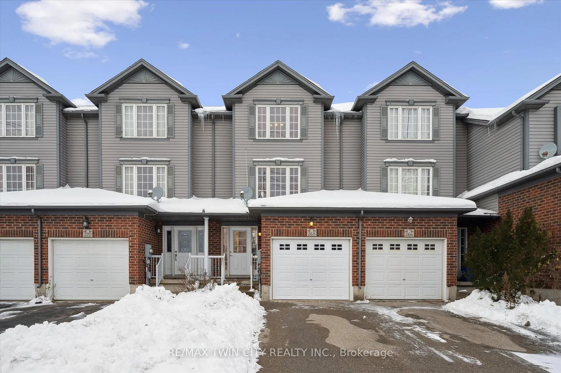 Photo 2 of 268 Parkvale Drive, Kitchener — HOMEH