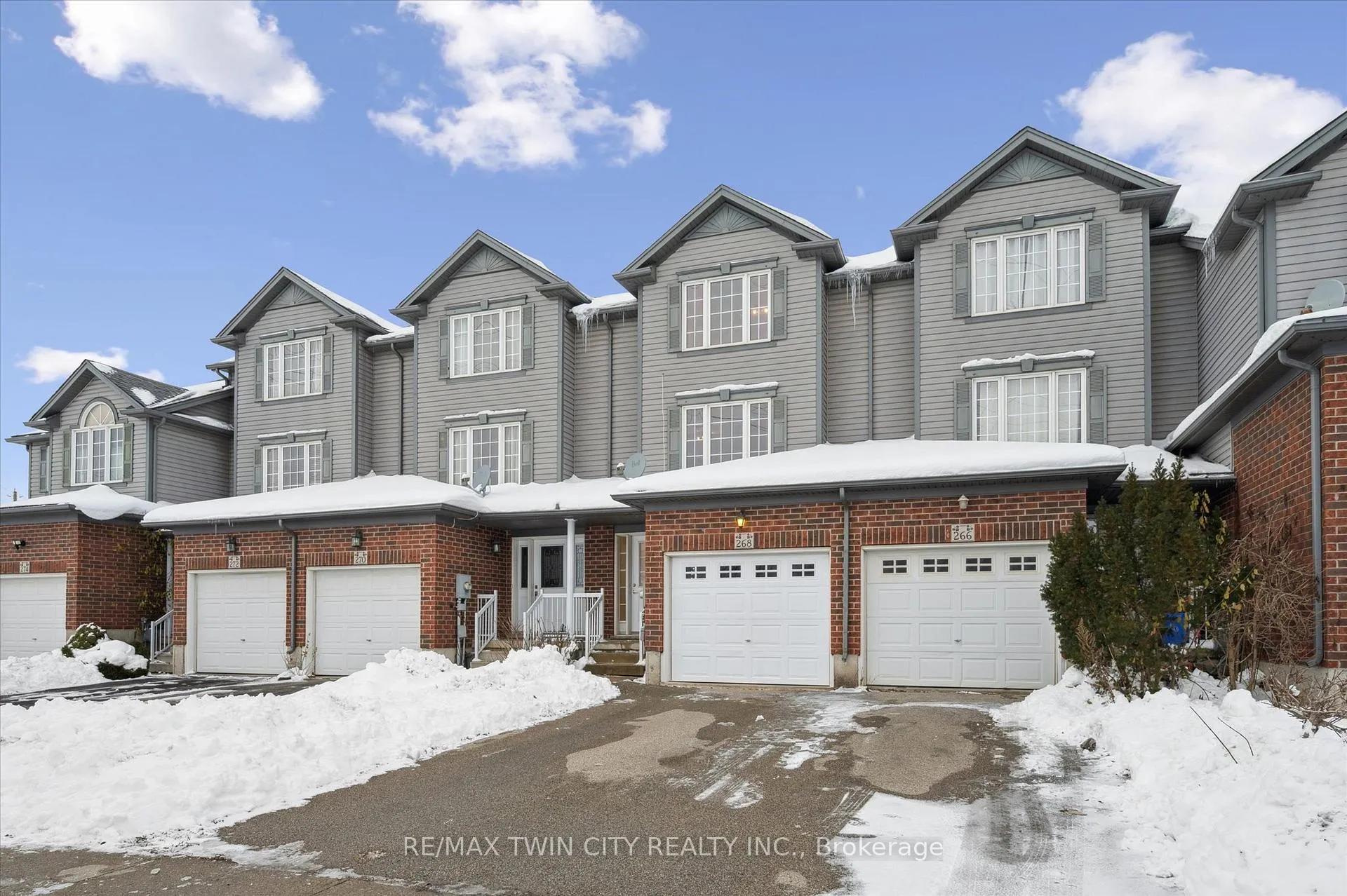 Photo 3 of 268 Parkvale Drive, Kitchener — HOMEH