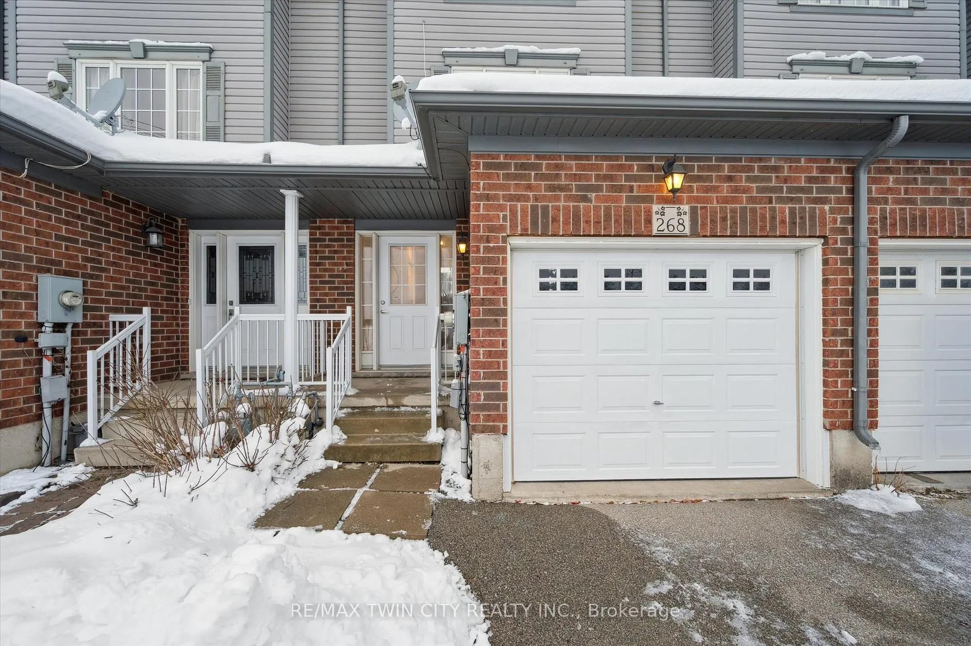 Photo 4 of 268 Parkvale Drive, Kitchener — HOMEH
