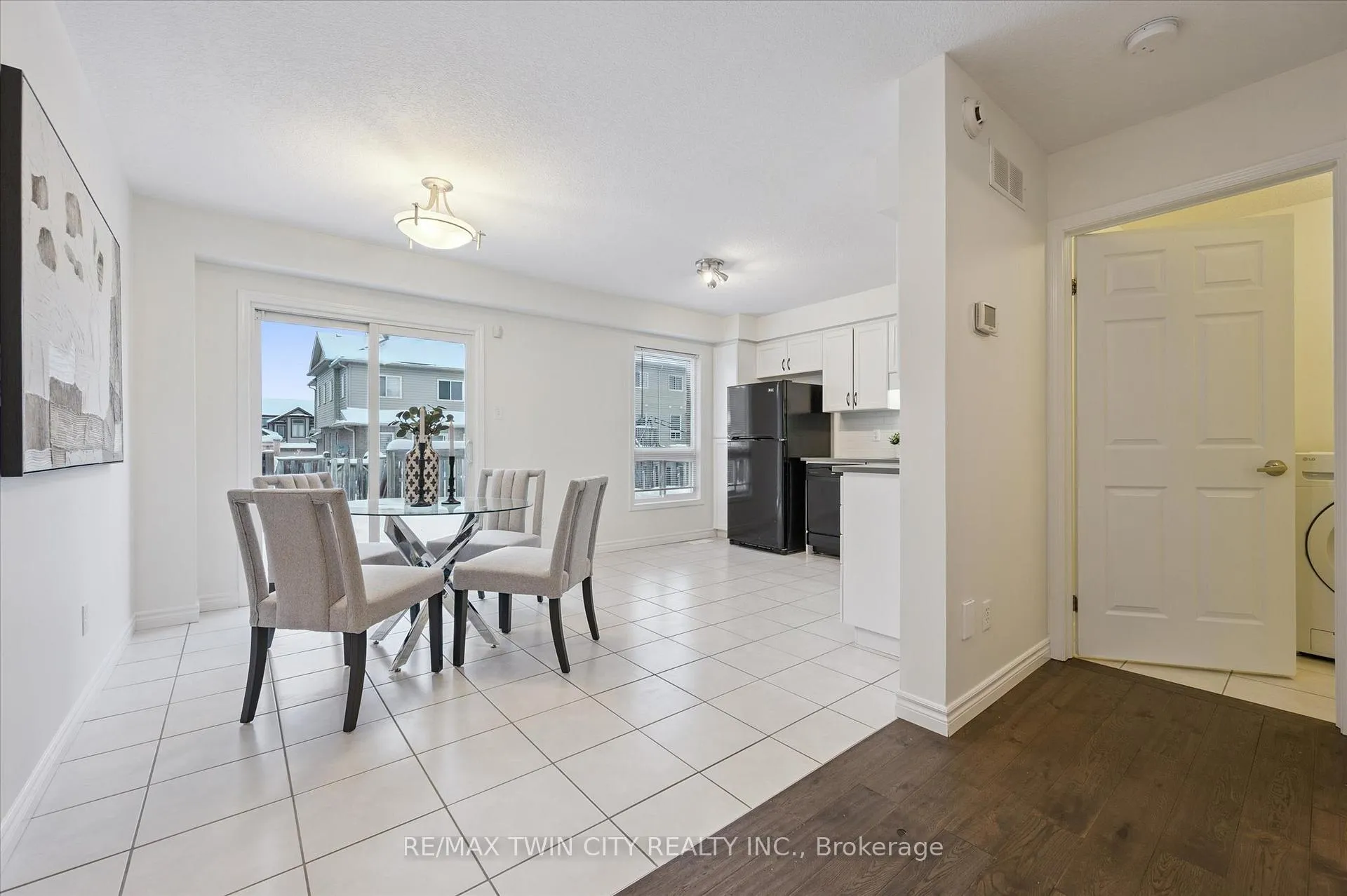 Photo 8 of 268 Parkvale Drive, Kitchener — HOMEH