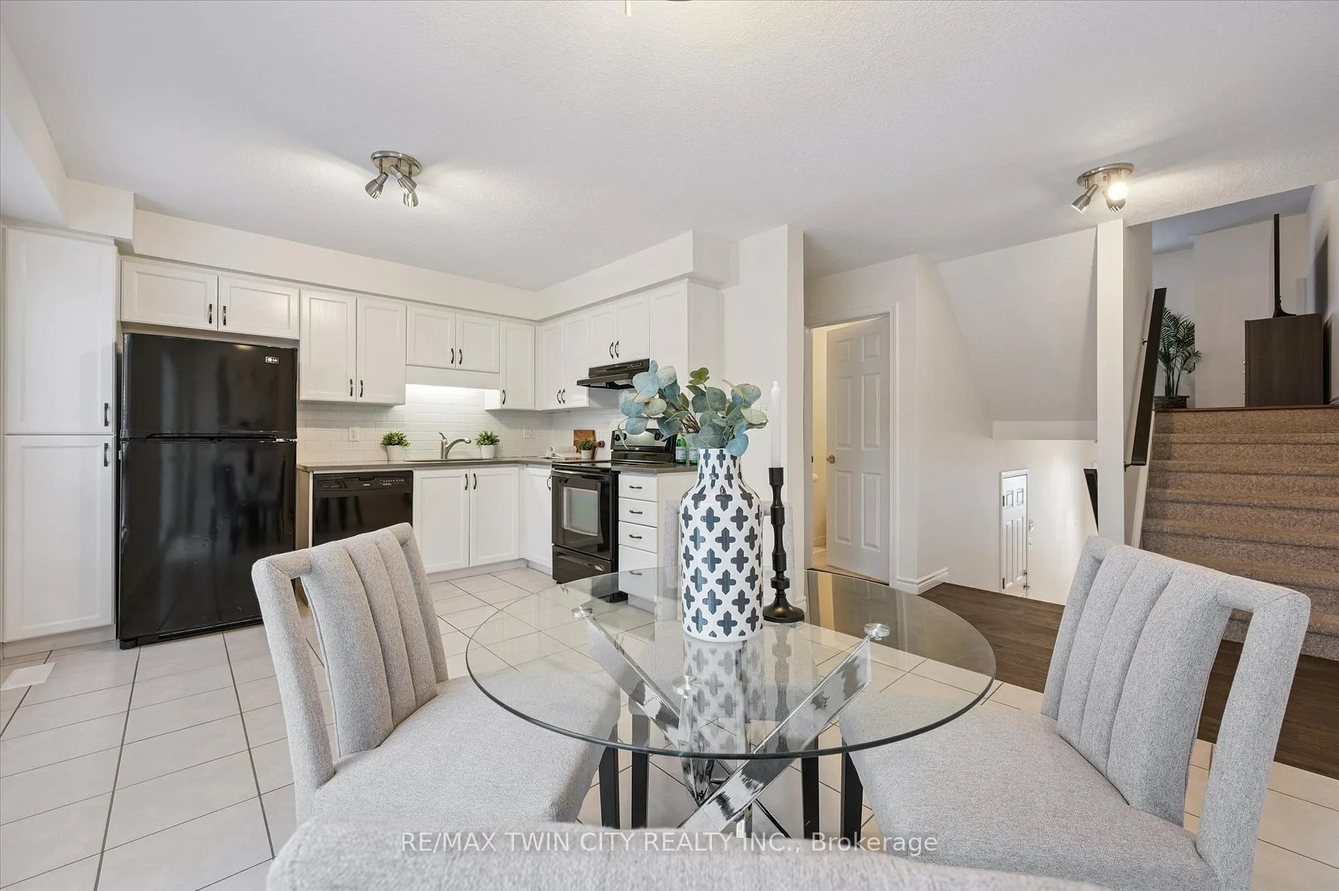 Photo 10 of 268 Parkvale Drive, Kitchener — HOMEH