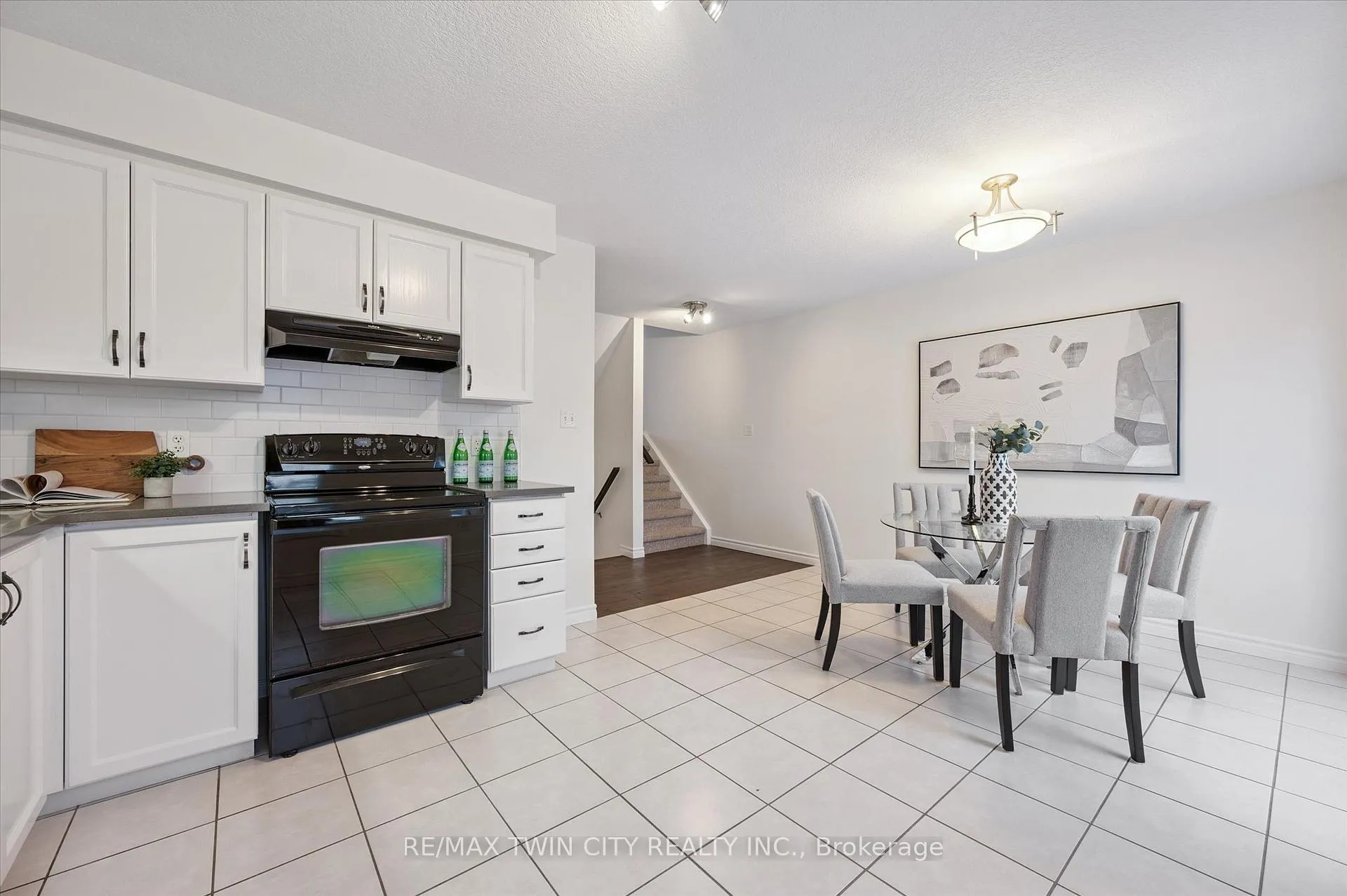 Photo 13 of 268 Parkvale Drive, Kitchener — HOMEH