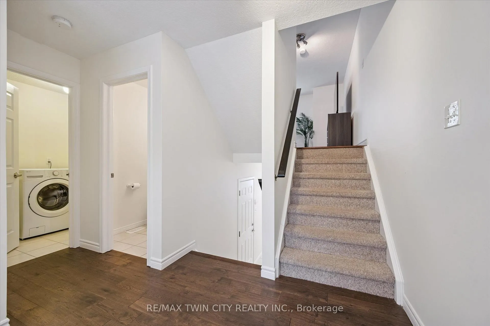 Photo 17 of 268 Parkvale Drive, Kitchener — HOMEH