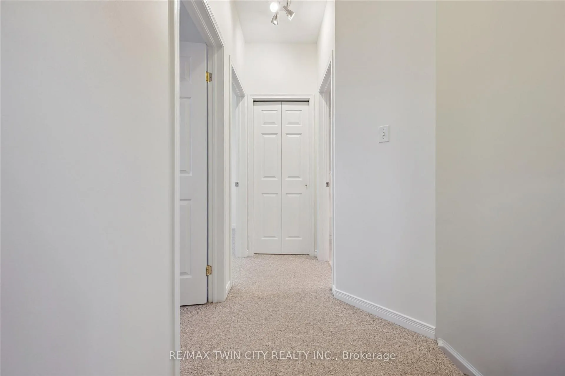 Photo 24 of 268 Parkvale Drive, Kitchener — HOMEH