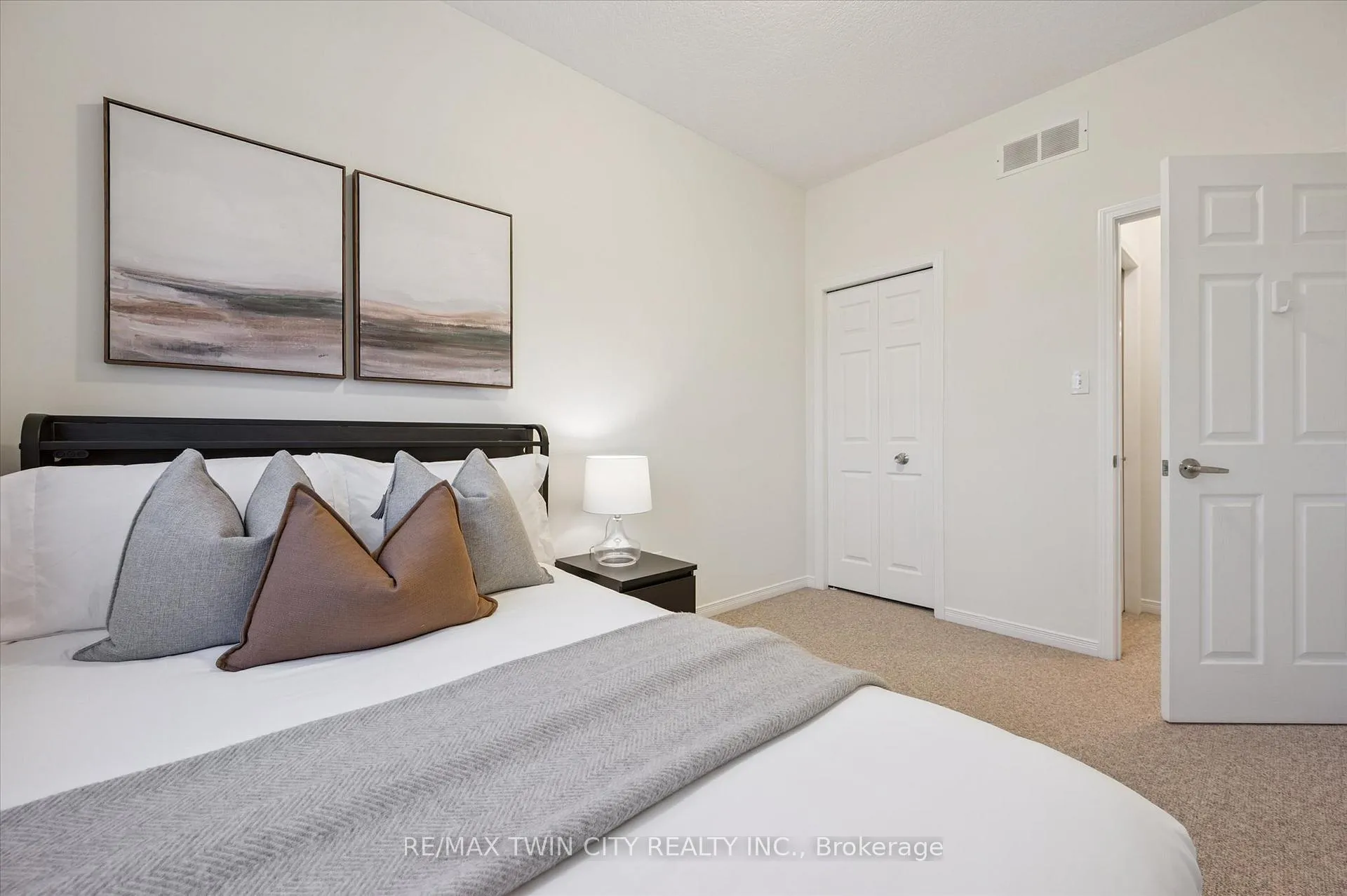 Photo 26 of 268 Parkvale Drive, Kitchener — HOMEH
