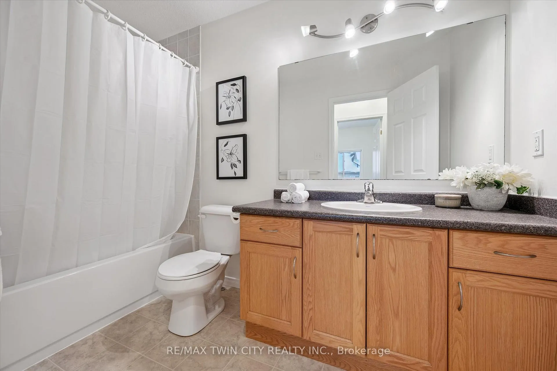 Photo 27 of 268 Parkvale Drive, Kitchener — HOMEH