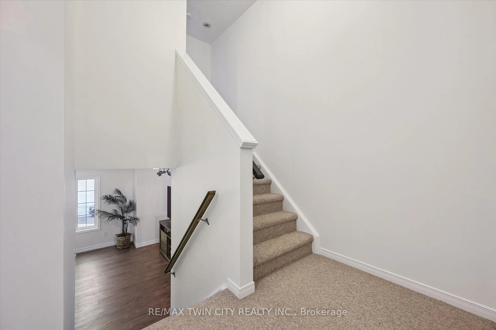 Photo 30 of 268 Parkvale Drive, Kitchener — HOMEH