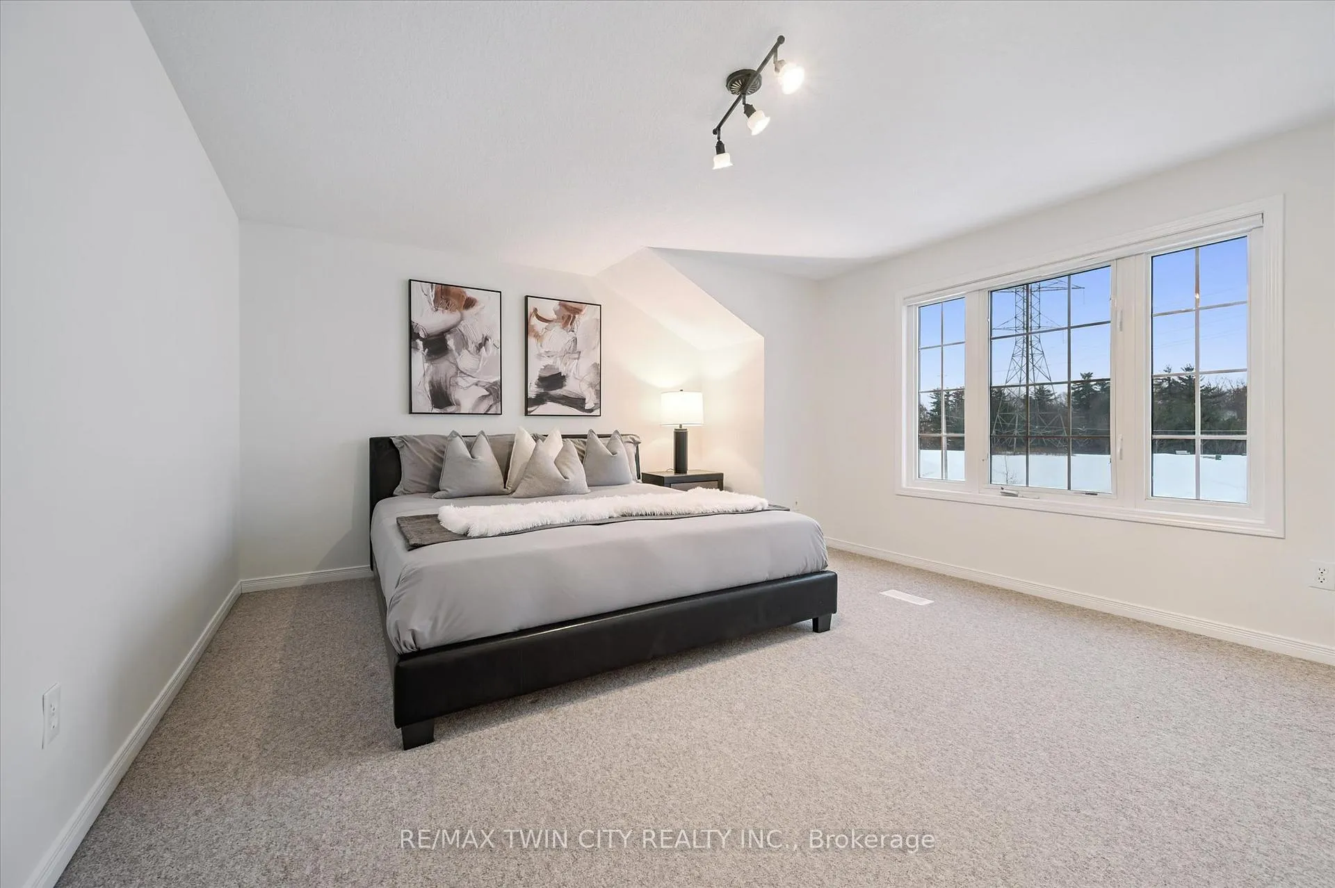 Photo 31 of 268 Parkvale Drive, Kitchener — HOMEH