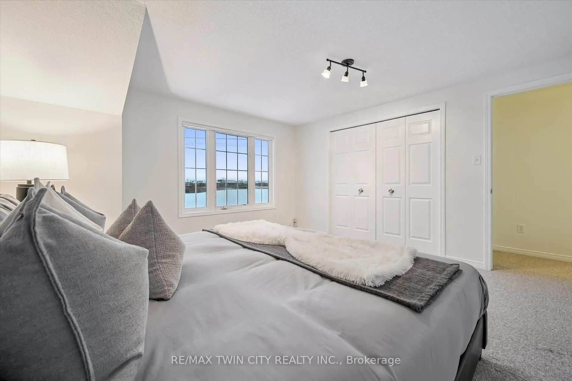 Photo 32 of 268 Parkvale Drive, Kitchener — HOMEH