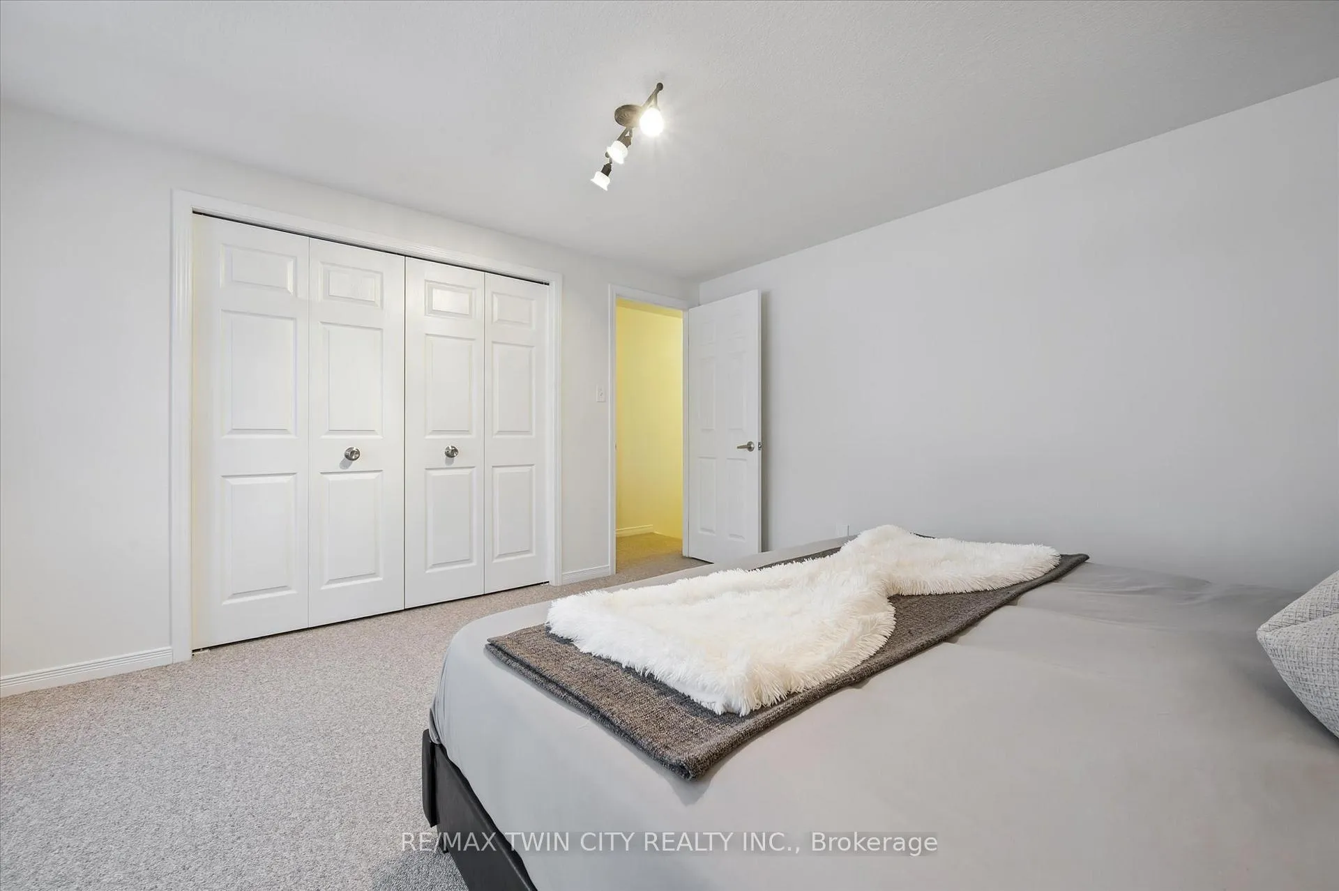 Photo 33 of 268 Parkvale Drive, Kitchener — HOMEH