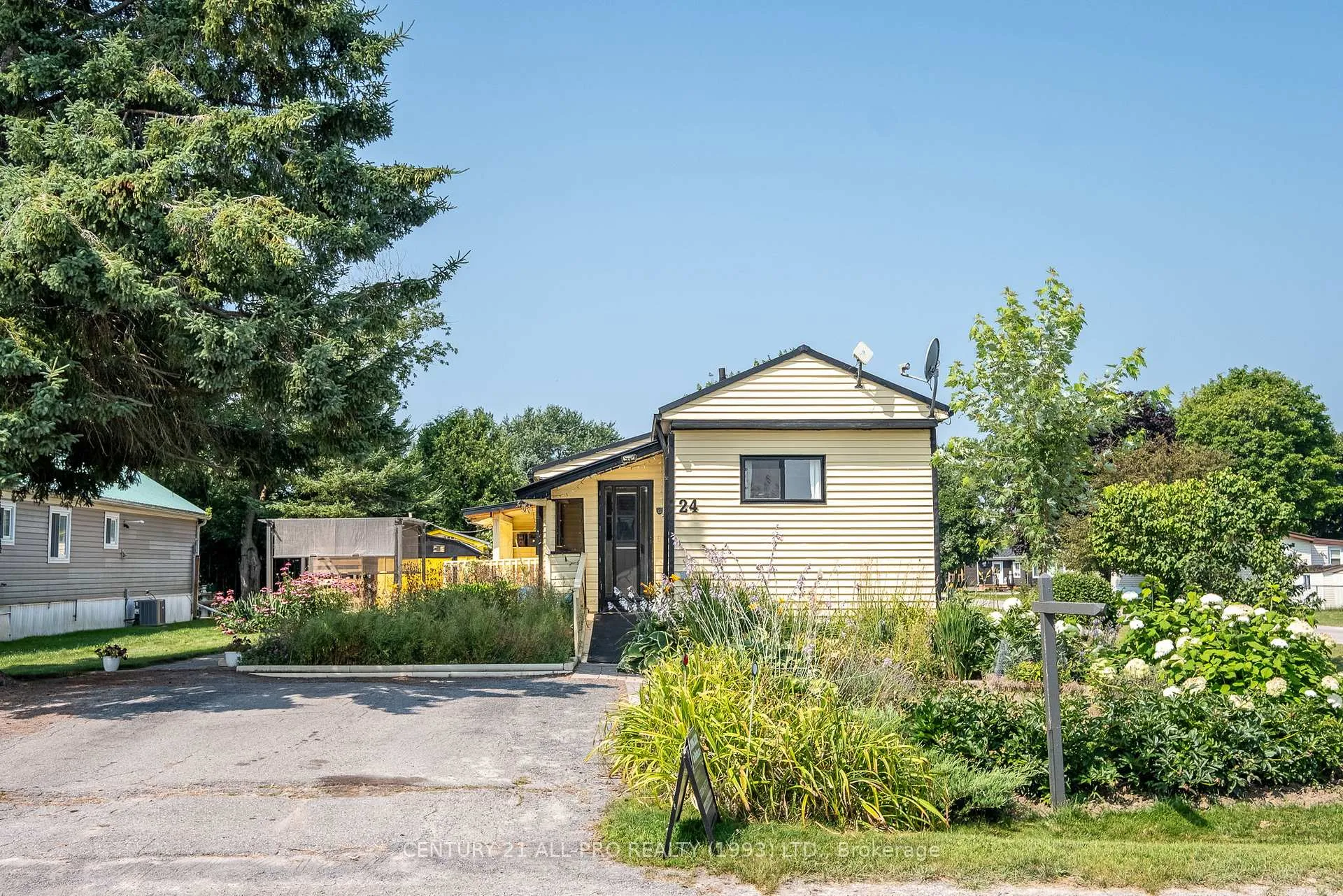 Photo 2 of 24 Hillview Drive, Hamilton Township, Rural Hamilton — HOMEH