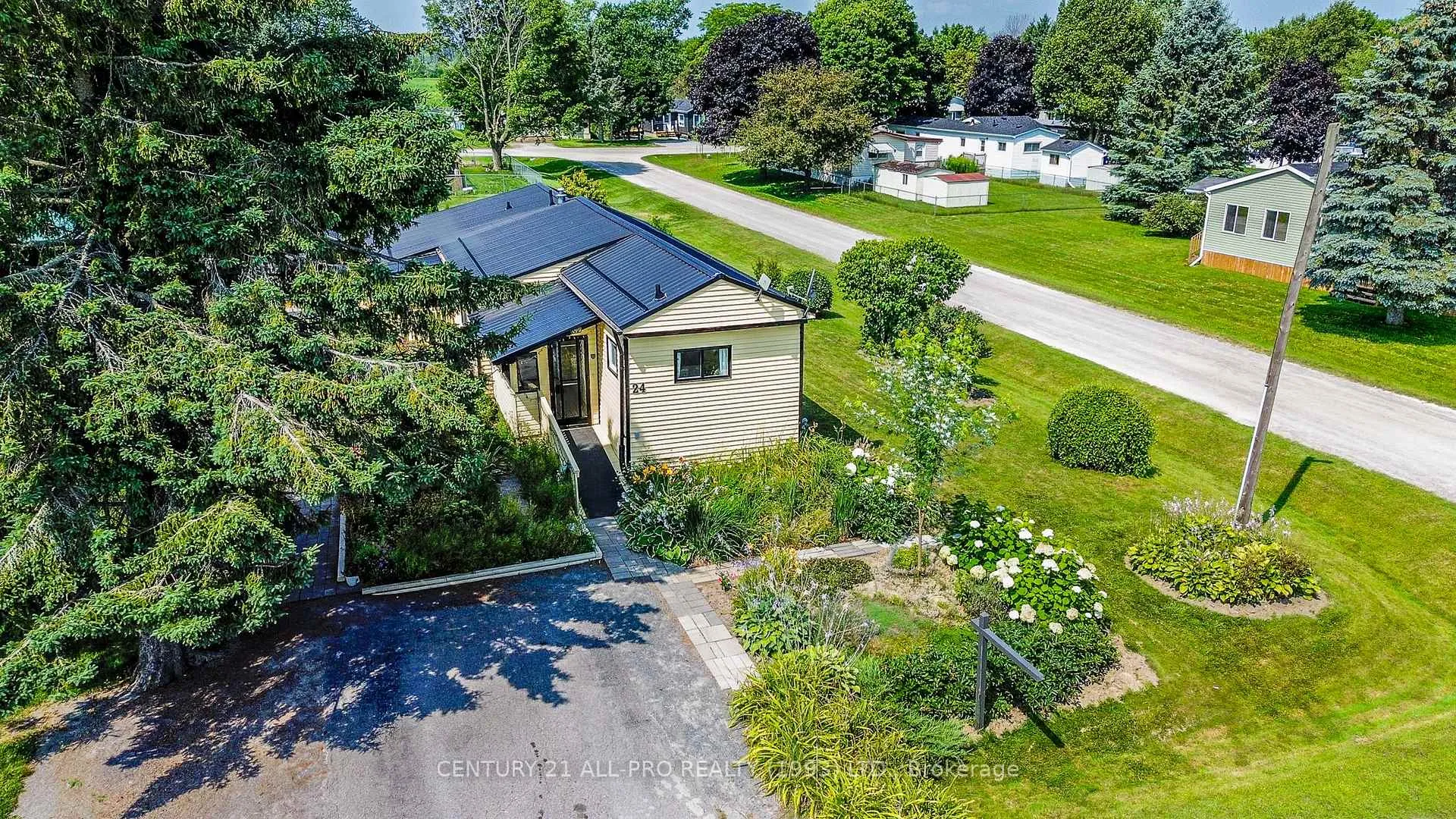 Photo 3 of 24 Hillview Drive, Hamilton Township, Rural Hamilton — HOMEH