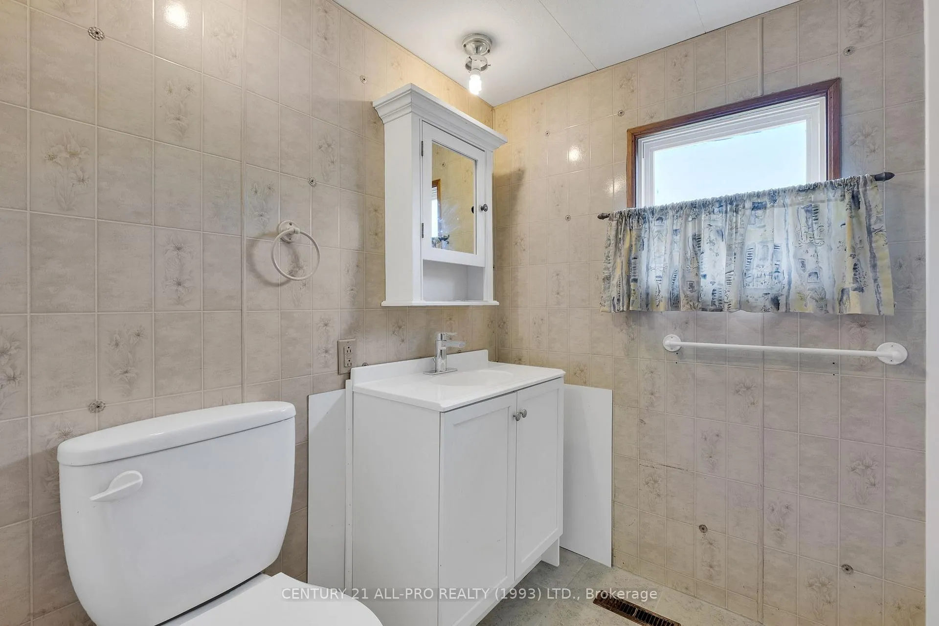 Photo 22 of 24 Hillview Drive, Hamilton Township, Rural Hamilton — HOMEH