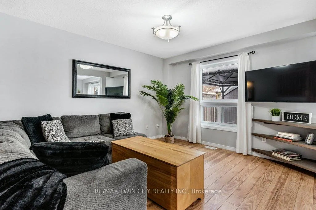 Photo 3 of 102 Marston Crescent, Cambridge, Hespeler Village — HOMEH