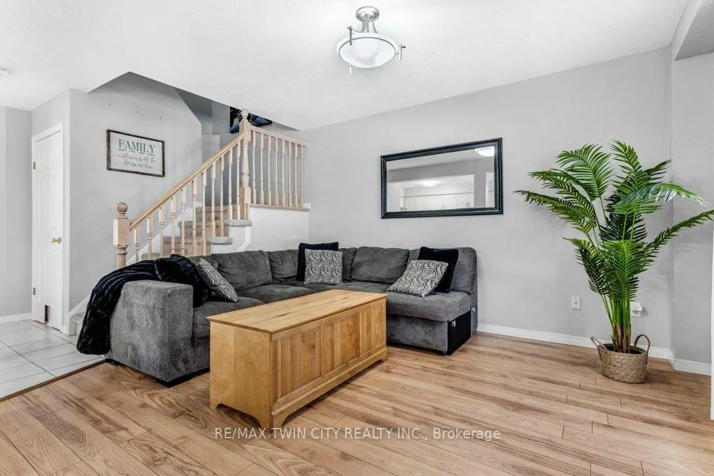 Photo 4 of 102 Marston Crescent, Cambridge, Hespeler Village — HOMEH